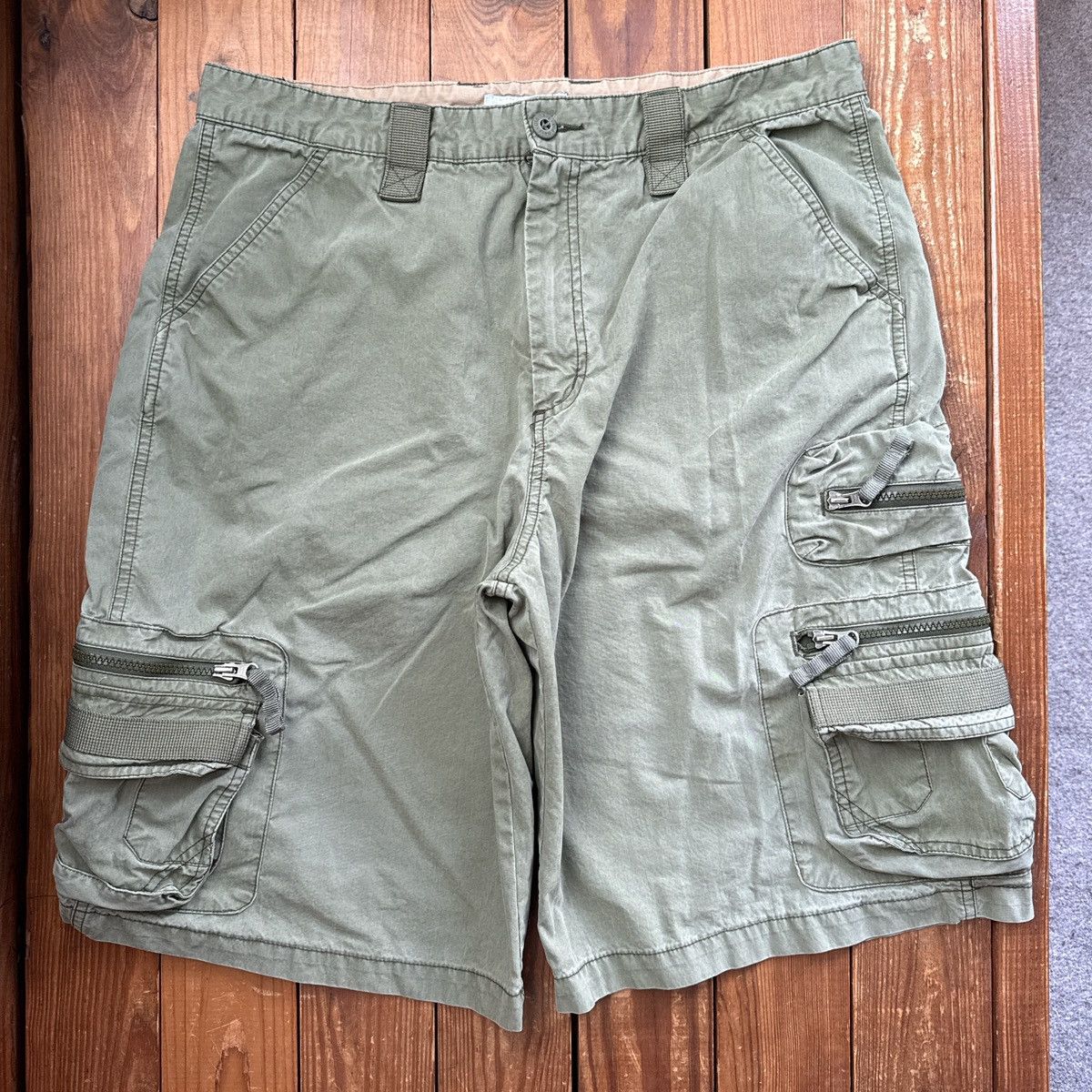 Old Navy Vintage Y2K Old Navy Green Tactical Cargo Shorts Size US 33 - 1 Thumbnail