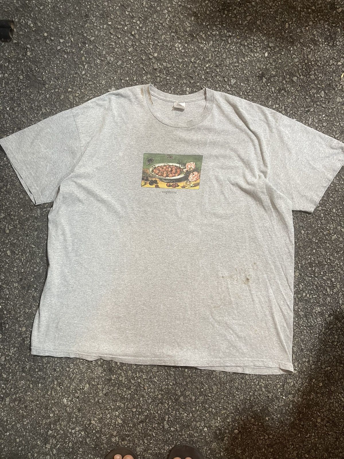 Supreme Supreme Strawberries Logo T-Shirt Size US XXL / EU 58 / 5 - 1 Thumbnail