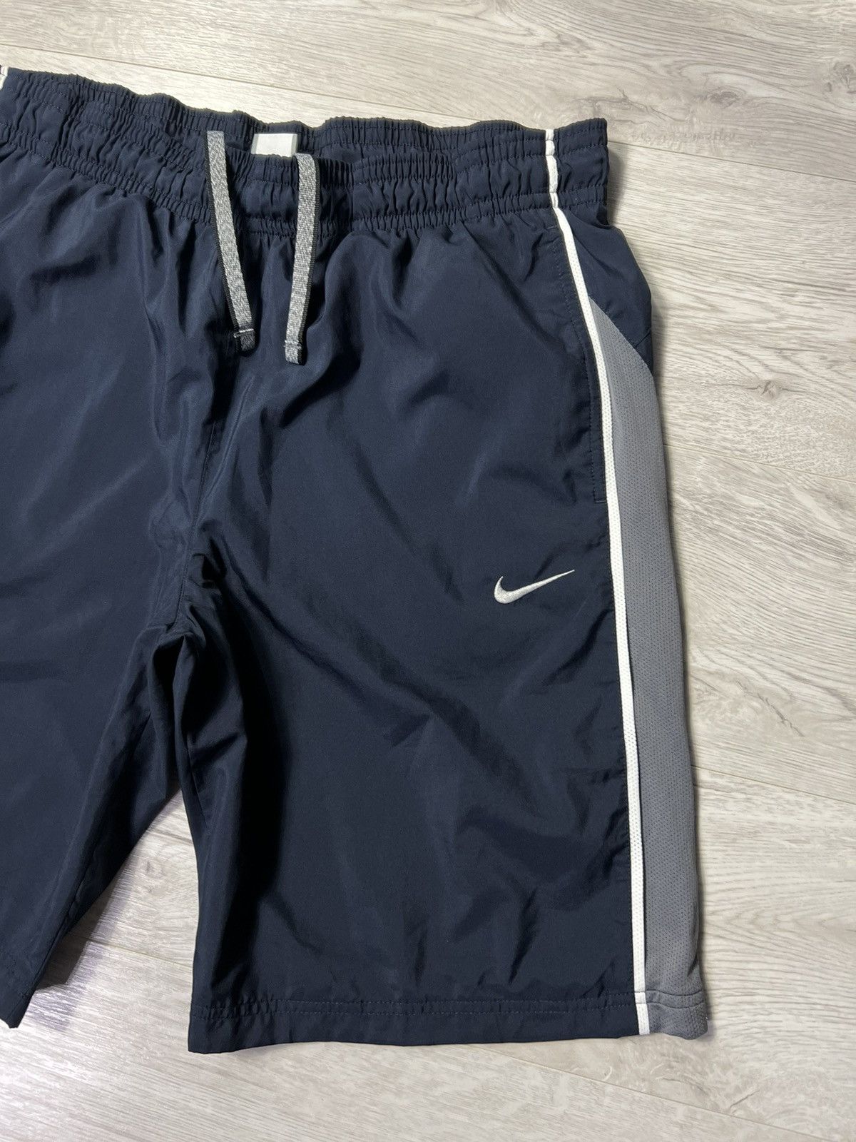 Nike × Vintage Vintage Nike Nylon Shorts Embroidered Swoosh Logo Size US 36 / EU 52 - 9 Thumbnail