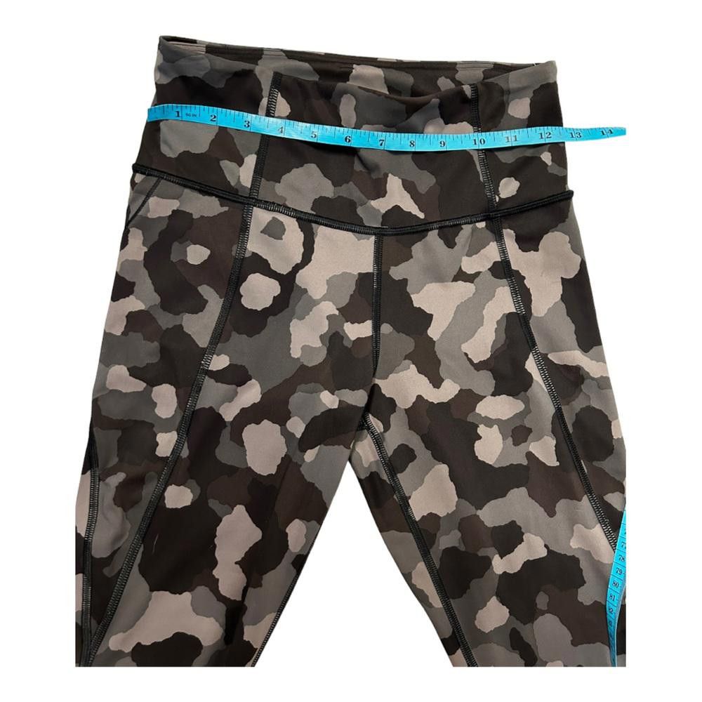 Designer Athleta l Lightning 7/8 Black Camo Leggings Size XS Size 26" / US 2 / IT 38 - 7 Thumbnail