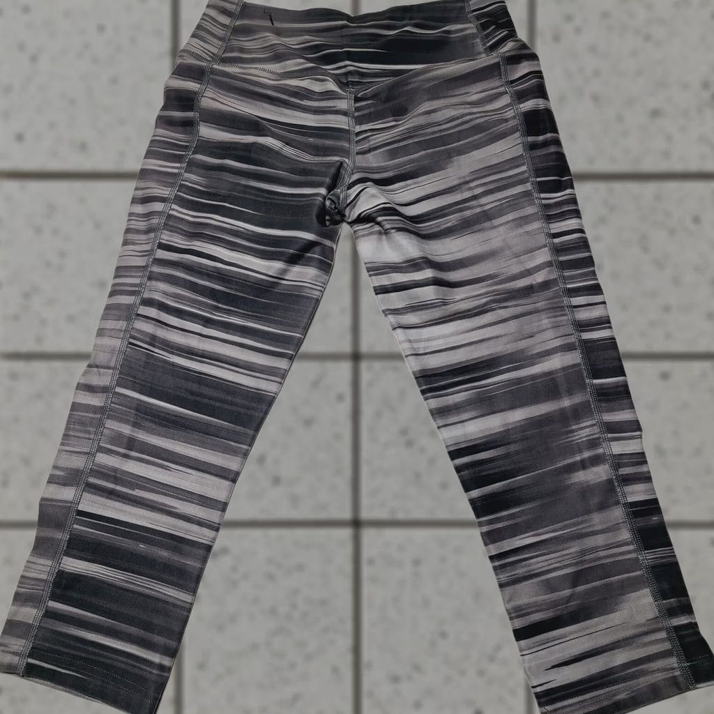 Nike Nike Dri-Fit Legend 2.0 Swift Capri Pant Leggings Women’s S Activewear Grey Size 28" / US 6 / IT 42 - 1 Thumbnail