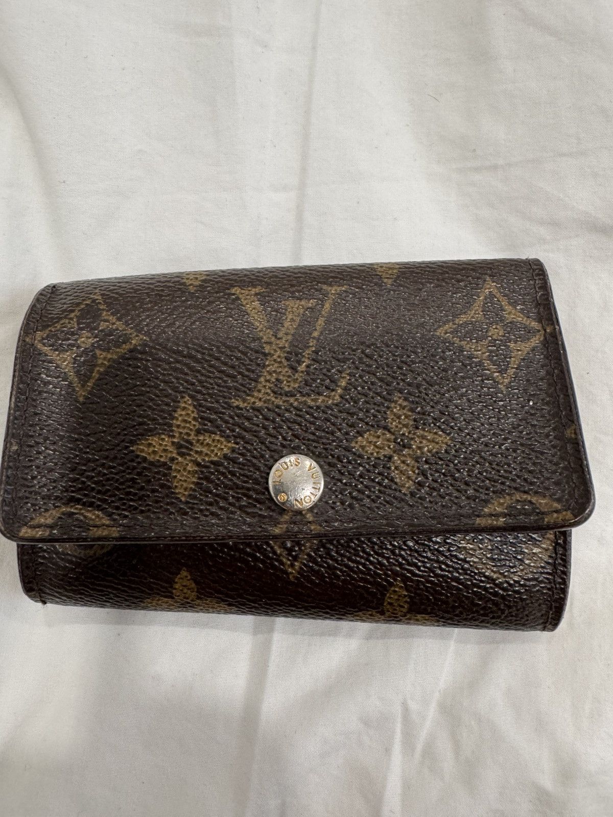 Louis Vuitton Louis Vuitton 6 Key Holder Wallet Size ONE SIZE - 1 Thumbnail