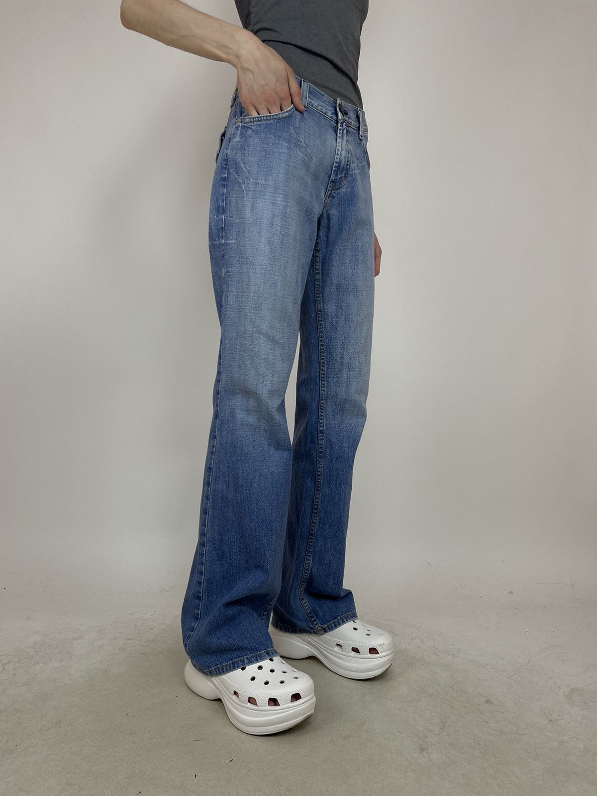 Armani Exchange Armani Axchange Flared Jeans Womens size 6 R Size 28" / US 6 / IT 42 - 5 Thumbnail