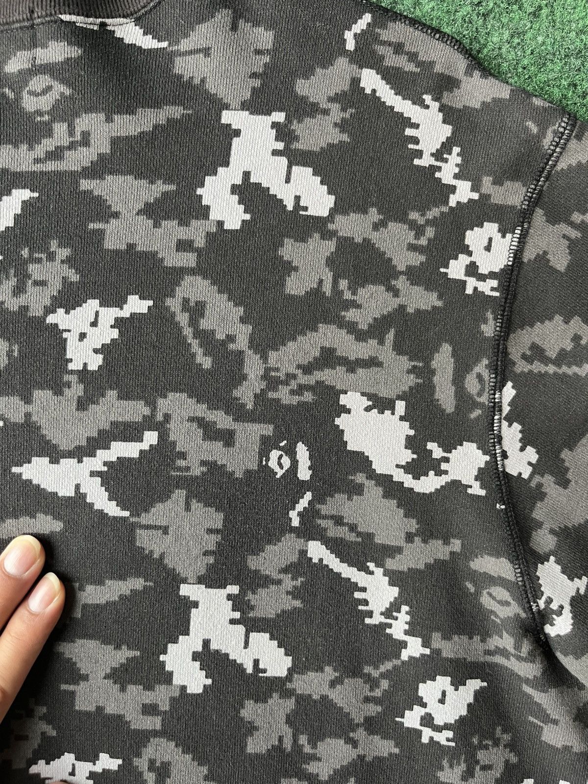 Bape USED BAPE DIGITAL CAMO SHARK CREWNECK “BLACK” SIZE XL Size US XL / EU 56 / 4 - 15 Thumbnail