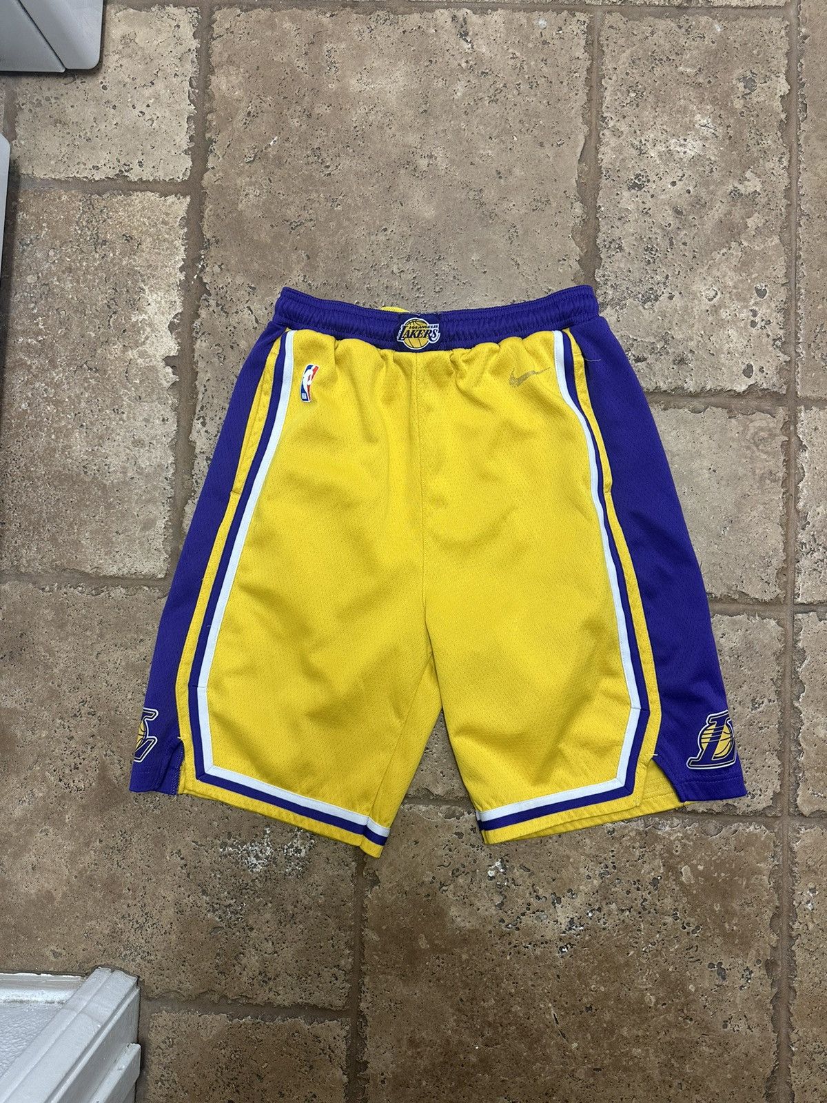 NBA × Nike Nike NBA Los Angeles Lakers Mesh Basketball Shorts Size XL Size US 34 / EU 50 - 1 Thumbnail