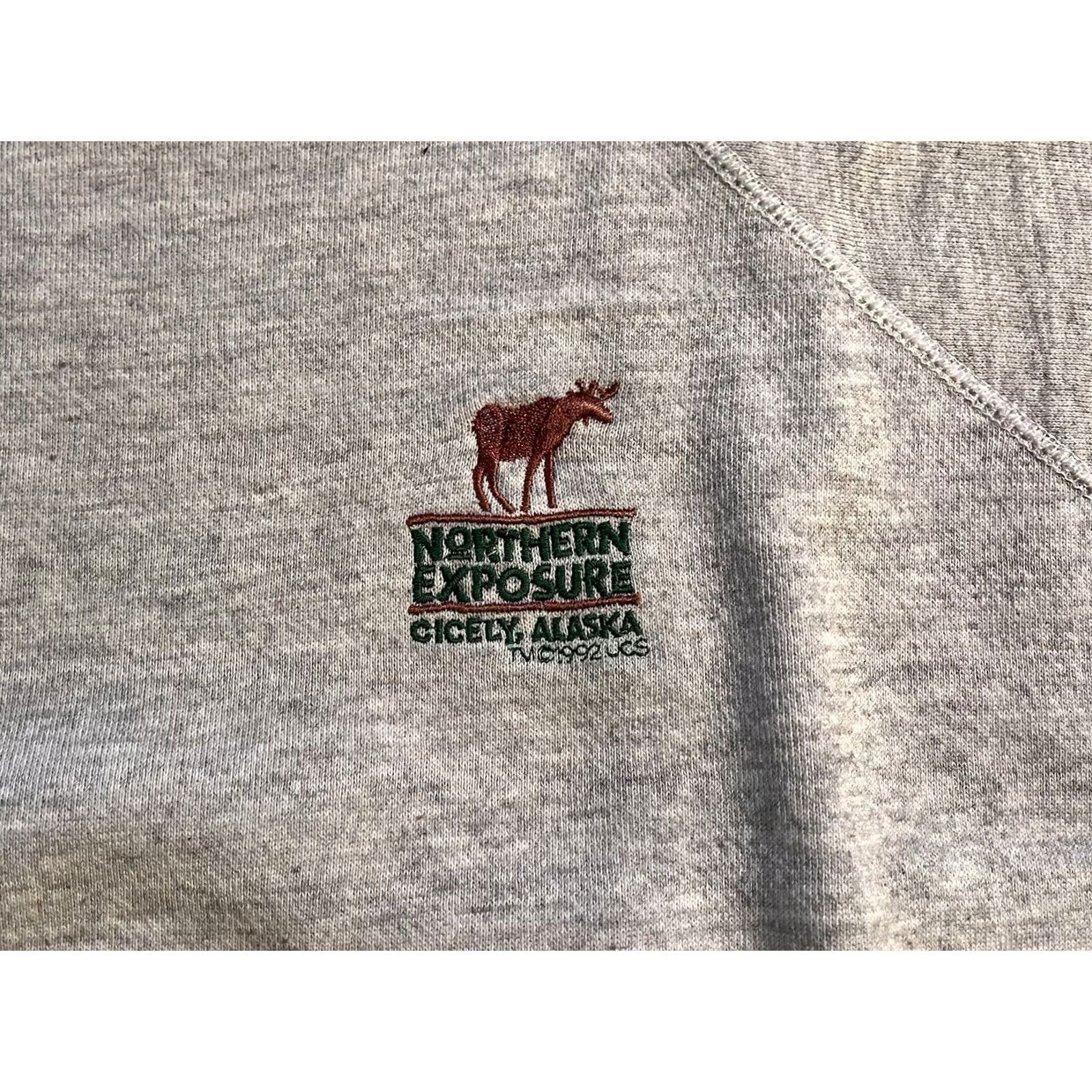 Vintage VINTAGE Northern Exposure Cicely Alaska Sweater Men’s XL Grey 90s Logo Embroidered Pullover Sweatshirt Weathered Size US XL / EU 56 / 4 - 3 Thumbnail
