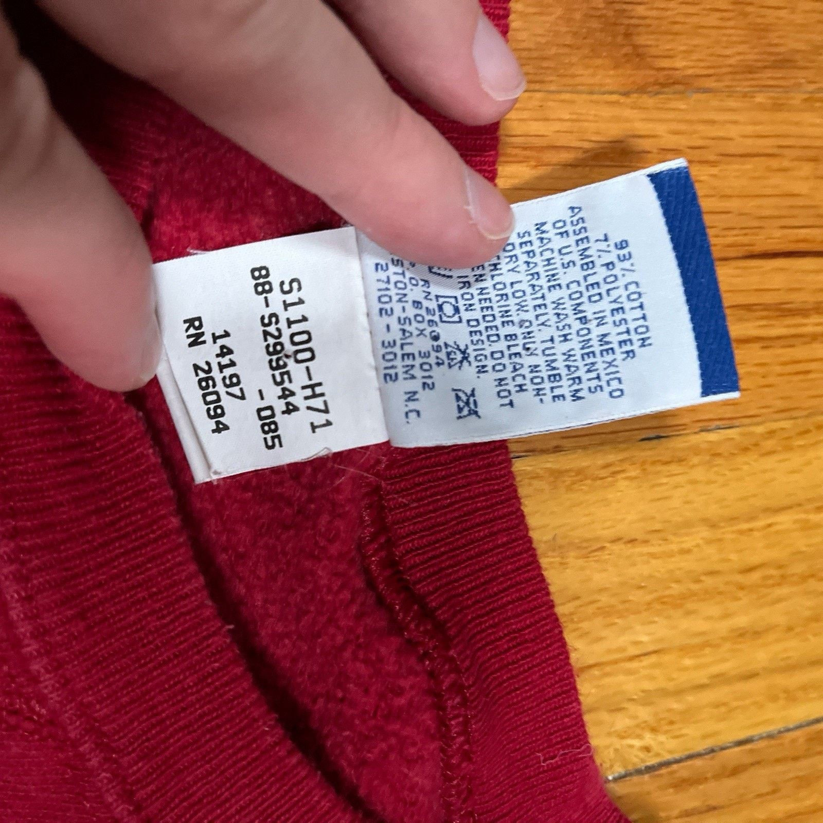 Champion VTG Champion Reverse Weave Crewneck Red Blank 90s Y2K Flaw Size US L / EU 52-54 / 3 - 5 Thumbnail