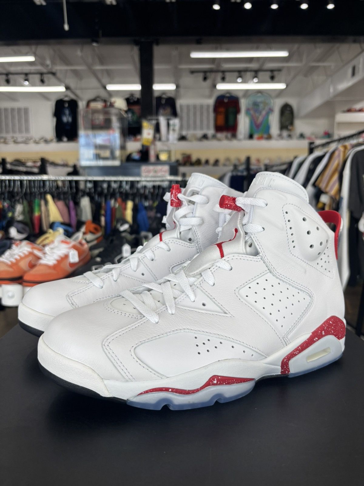 Jordan Brand Jordan 6 Retro Red Oreo Sz. 10.5 Size US 10.5 / EU 43-44 - 1 Thumbnail