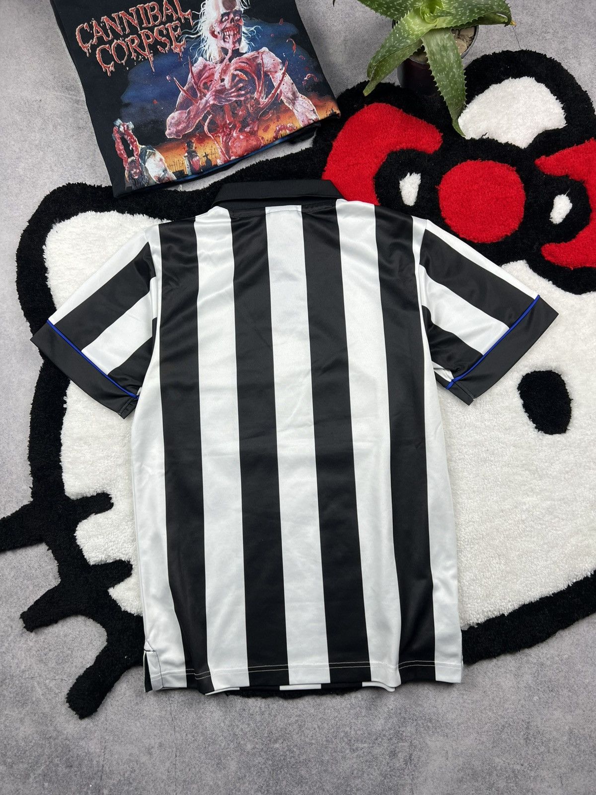 Vintage Vintage Replica New Castle 90s Blockcore Y2K Soccer Jersey Size US S / EU 44-46 / 1 - 7 Thumbnail