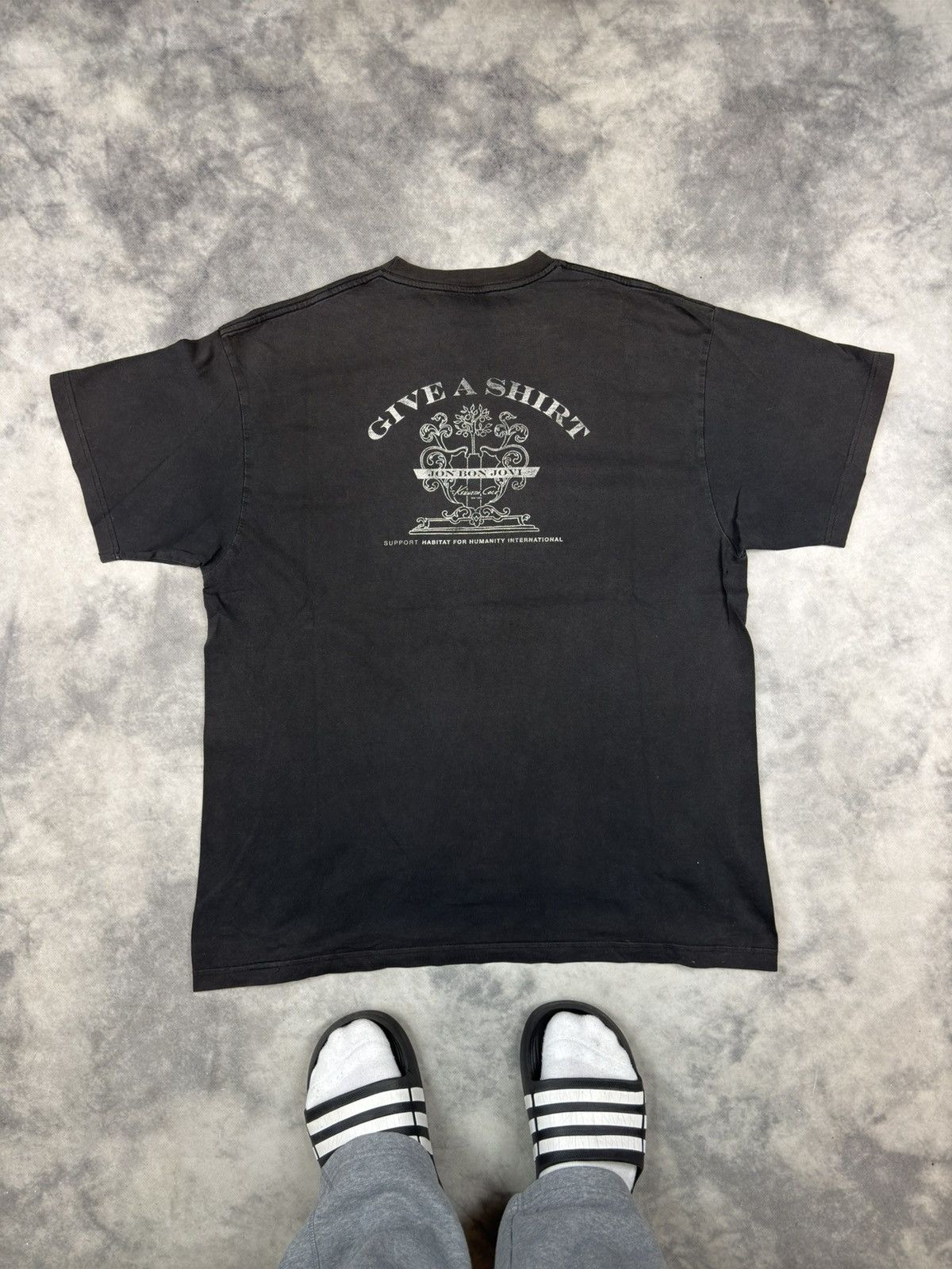 Band Tees Bon Jovi Tour Graphic Faded Rock Band T-shirt 00s y2k Size US XL / EU 56 / 4 - 1 Thumbnail