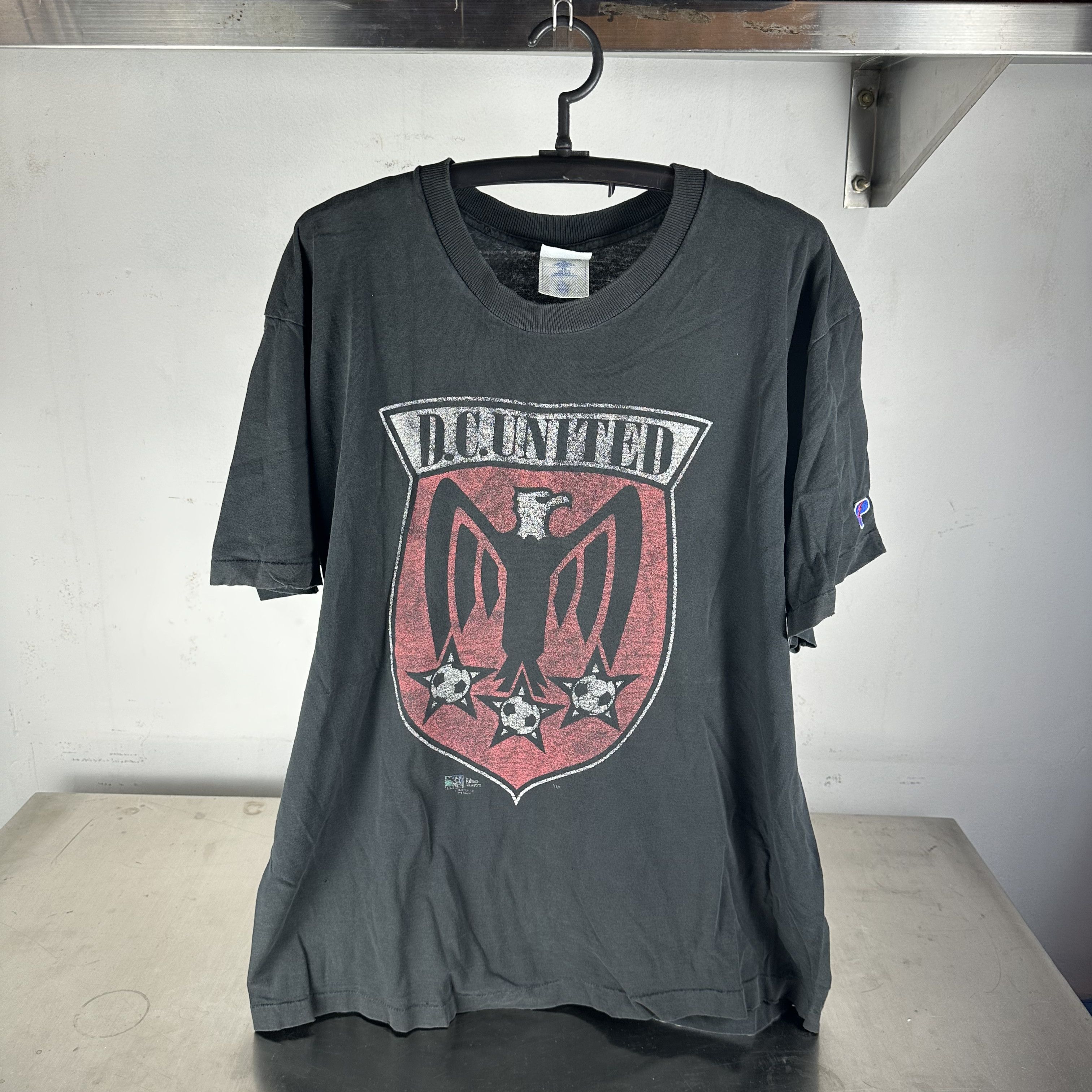 Vintage Vintage 90s DC United MLS Soccer Logo Graphic T-Shirt Size US XL / EU 56 / 4 - 1 Thumbnail