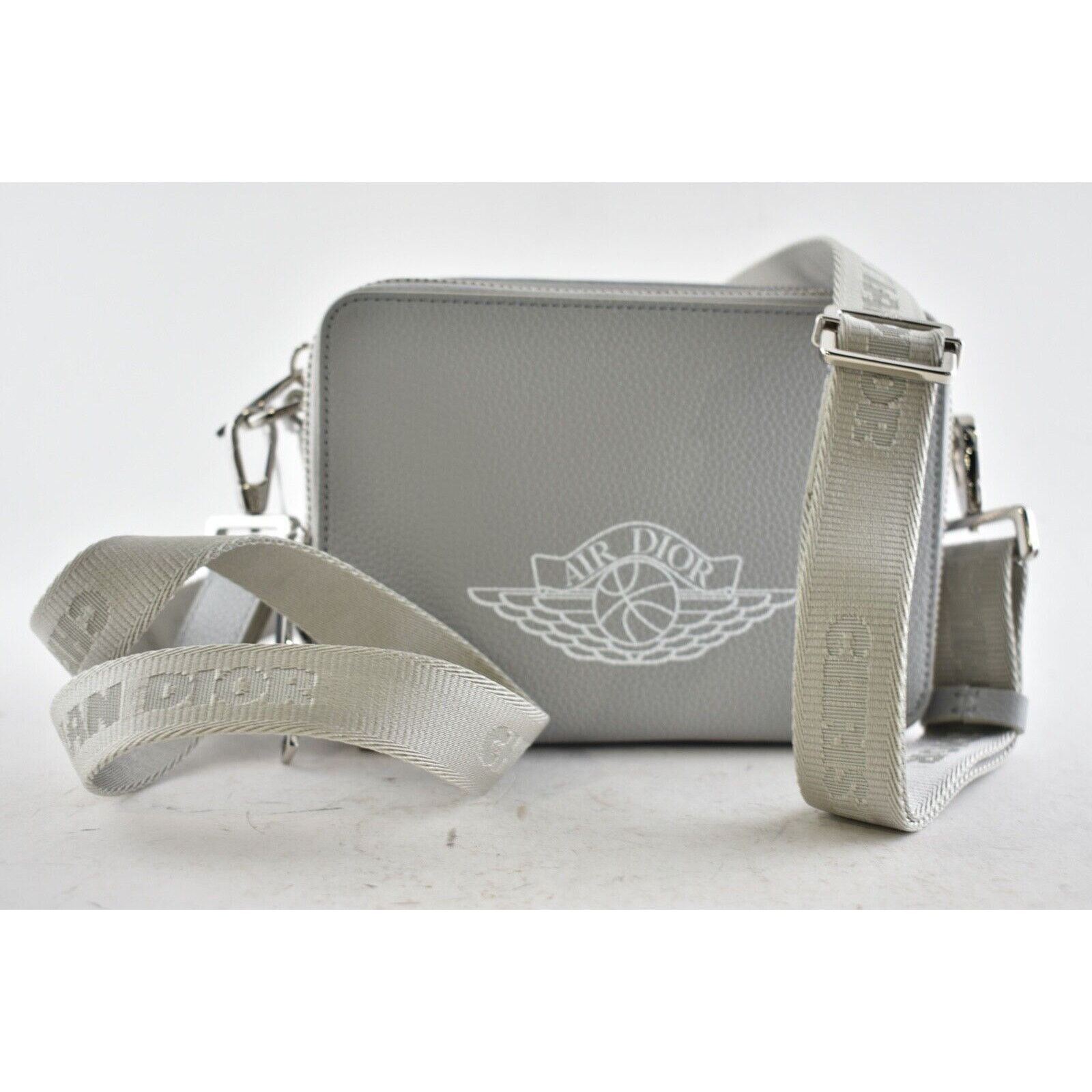 Dior Air Dior Jordaan White Logo Small Zipped Around Compact Bag Size ONE SIZE - 6 Thumbnail
