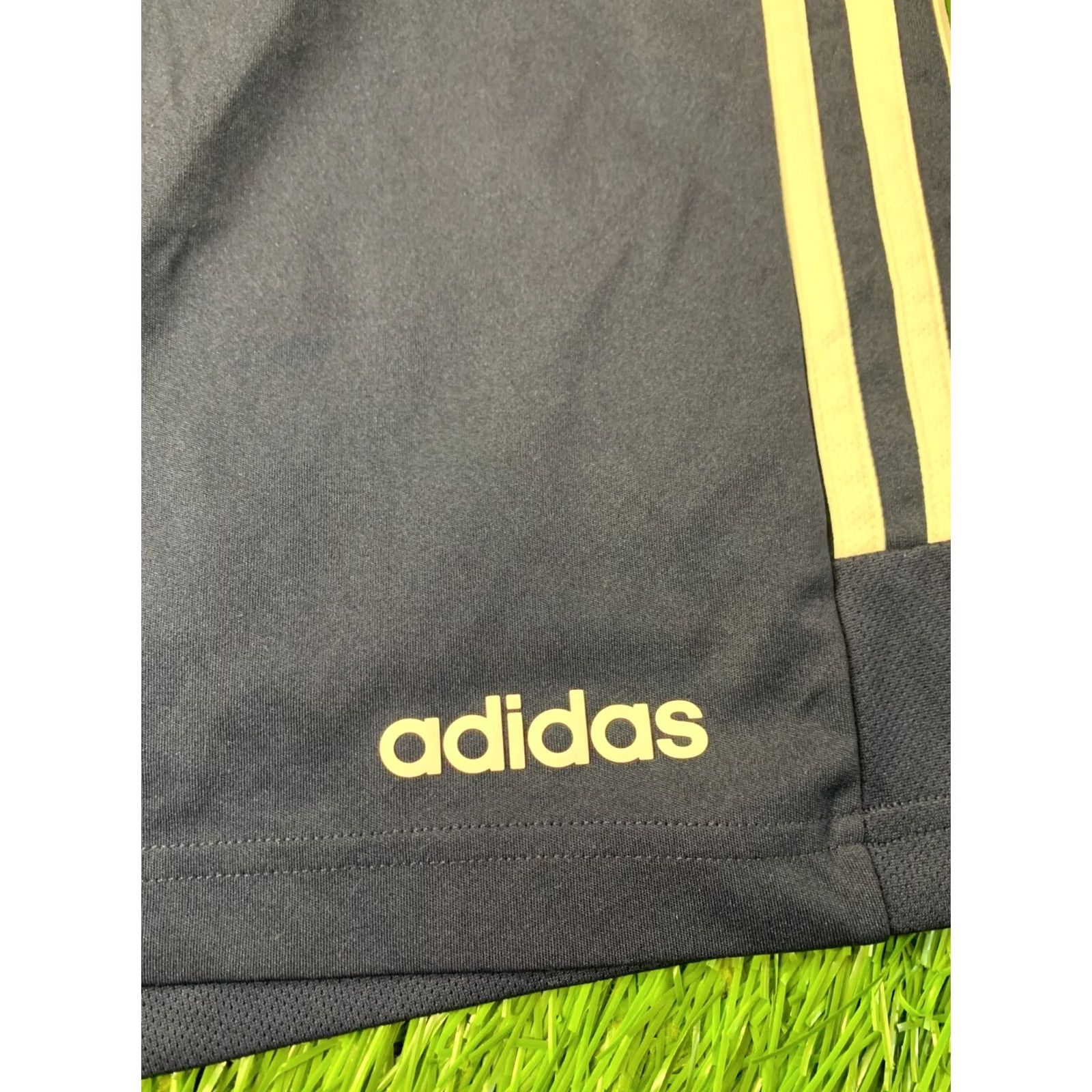 Adidas ADIDAS CLIMALITE ORIGINAL 2019 MEN RUN SPORT TRAINING SHORTS M Navy Blue and White Navy Blue White Training Men M Size US 31 - 2 Thumbnail