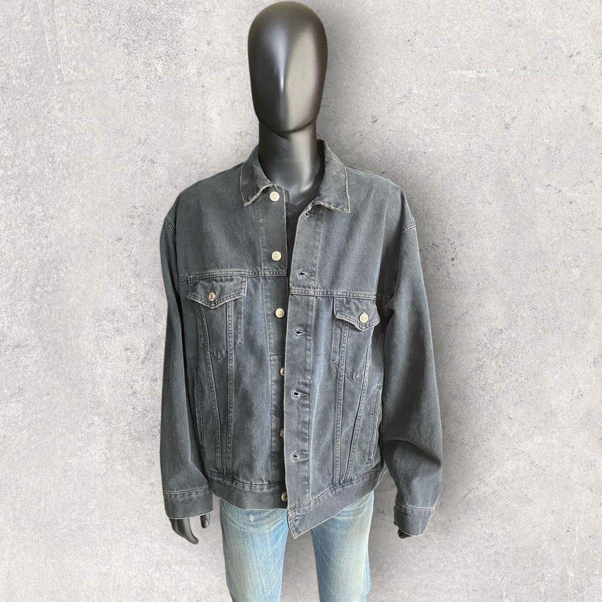 Balenciaga Balenciaga Logo Spray Oversize Trucker Denim Jacket Size US S / EU 44-46 / 1 - 3 Thumbnail