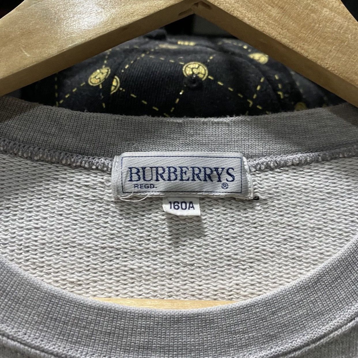 Burberry Vintage Burberrys Of London Big Crest Embroidered Sweatshirt Size US S / EU 44-46 / 1 - 9 Thumbnail