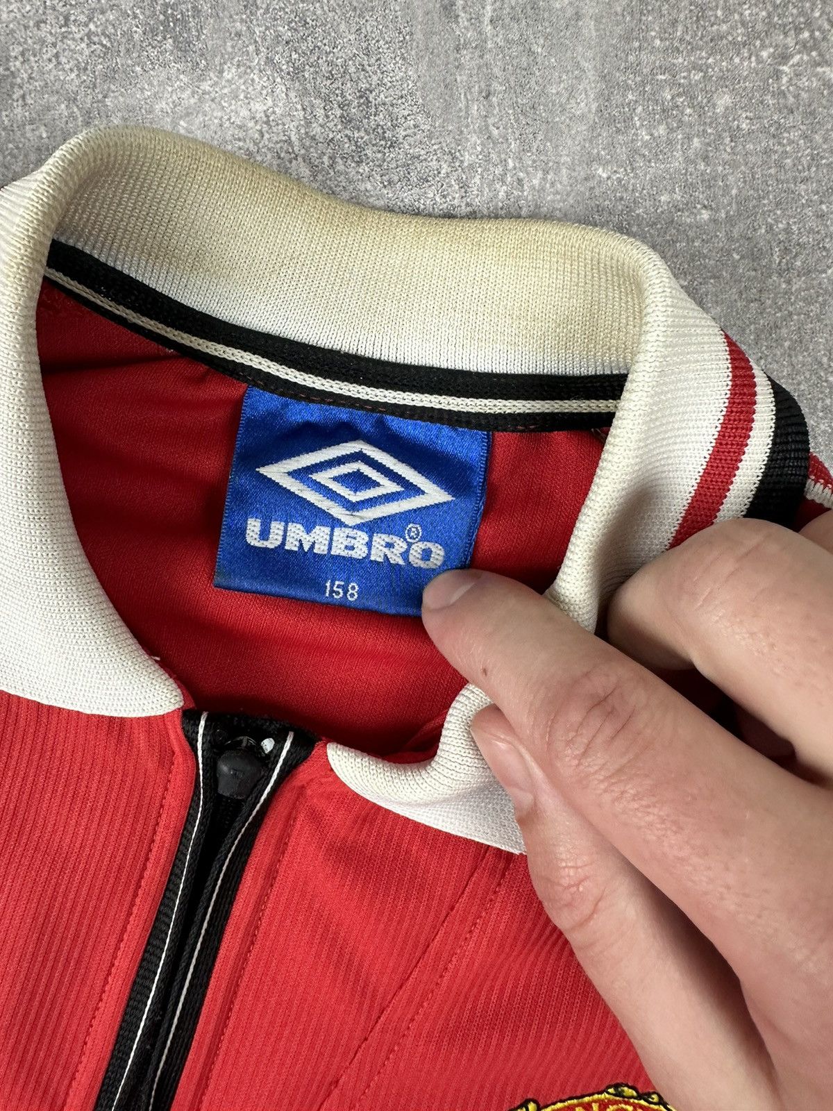 Umbro Umbro Manchester United 1998/99 Home Soccer Retro Jersey Size US XS / EU 42 / 0 - 11 Thumbnail