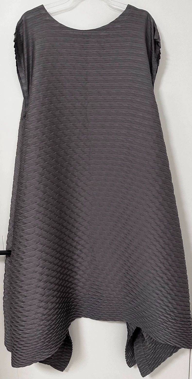 Issey Miyake Issey Miyake size:one size Grey main line large fish-scale Size XS / US 0-2 / IT 36-38 - 6 Thumbnail
