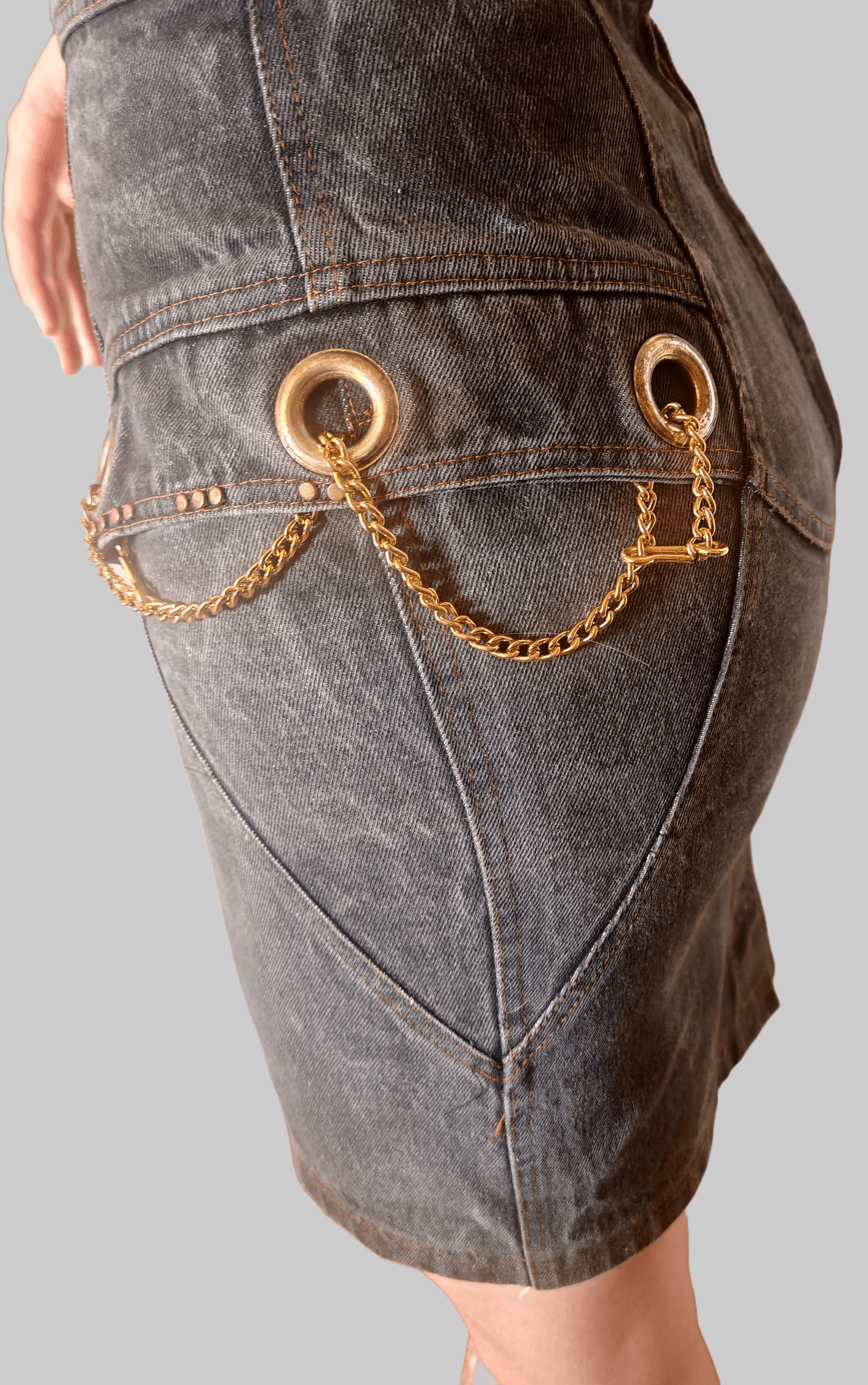 Vintage 90s Y2K Grey Mini Skirt with Gold Chain sz S-M made in Paris Size 26" / US 2 / IT 38 - 4 Thumbnail