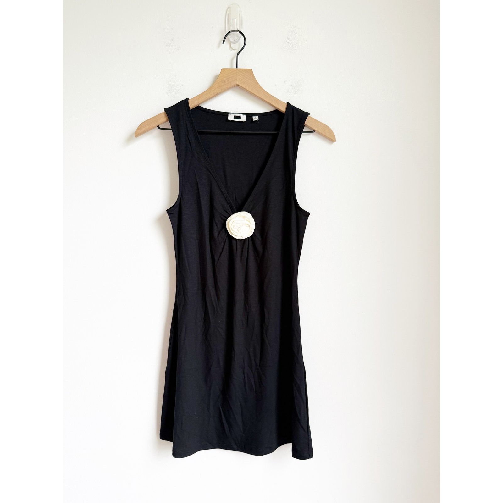 Aritzia NEW Aritzia Wilfred GoodLux Rosette V Neck Micro Dress Black Size S / US 4 / IT 40 - 1 Thumbnail