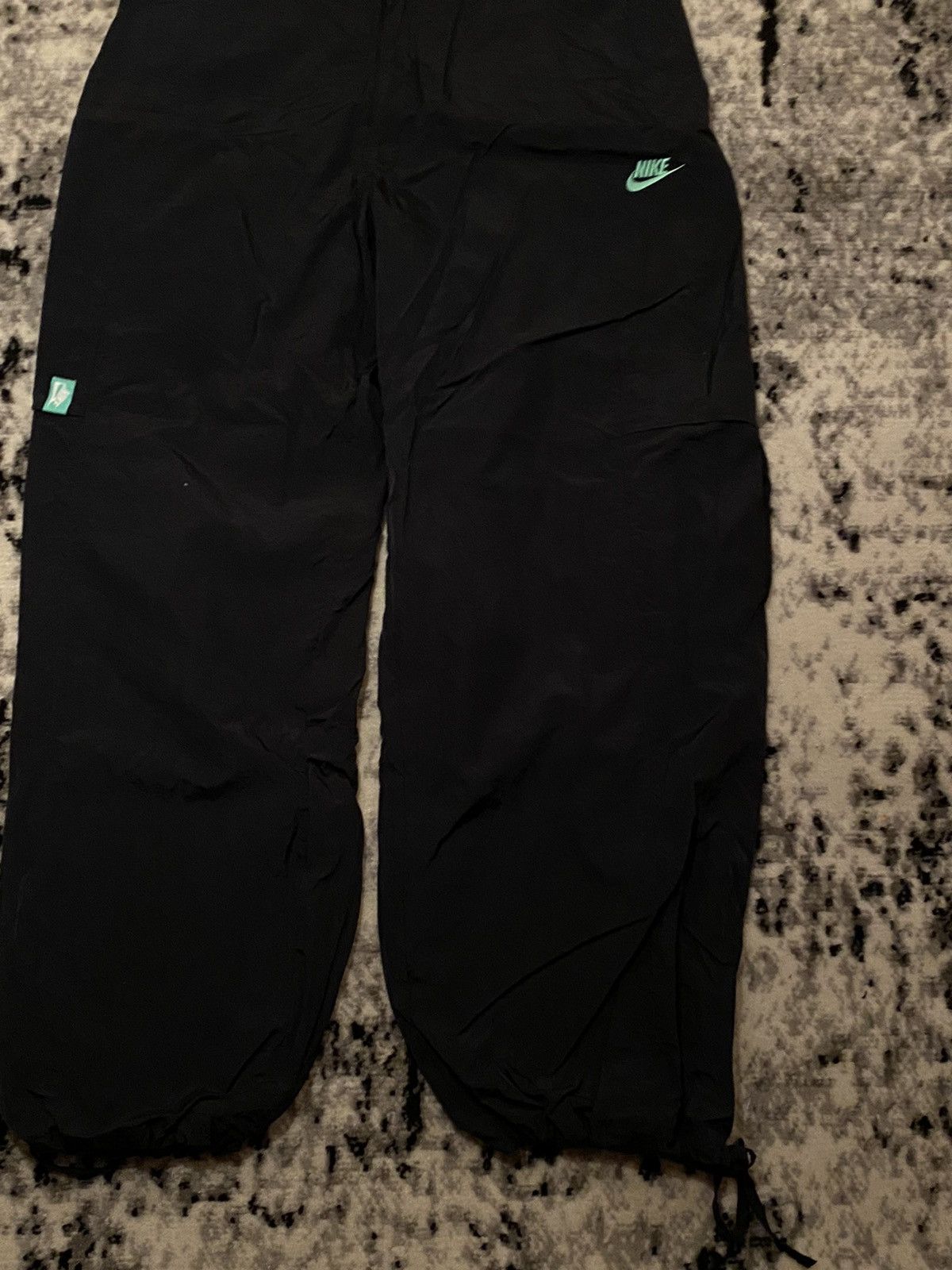 Nike × Vintage Nike Crazy Cargo Pant Baloon Bagy Fit Big Cental Logo Nylon Size US 34 / EU 50 - 4 Thumbnail