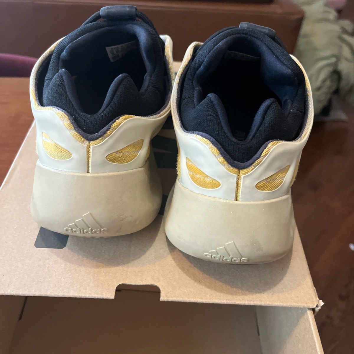 Adidas × Yeezy yeezy 700 safflower Size US 11 / EU 44 - 2 Thumbnail