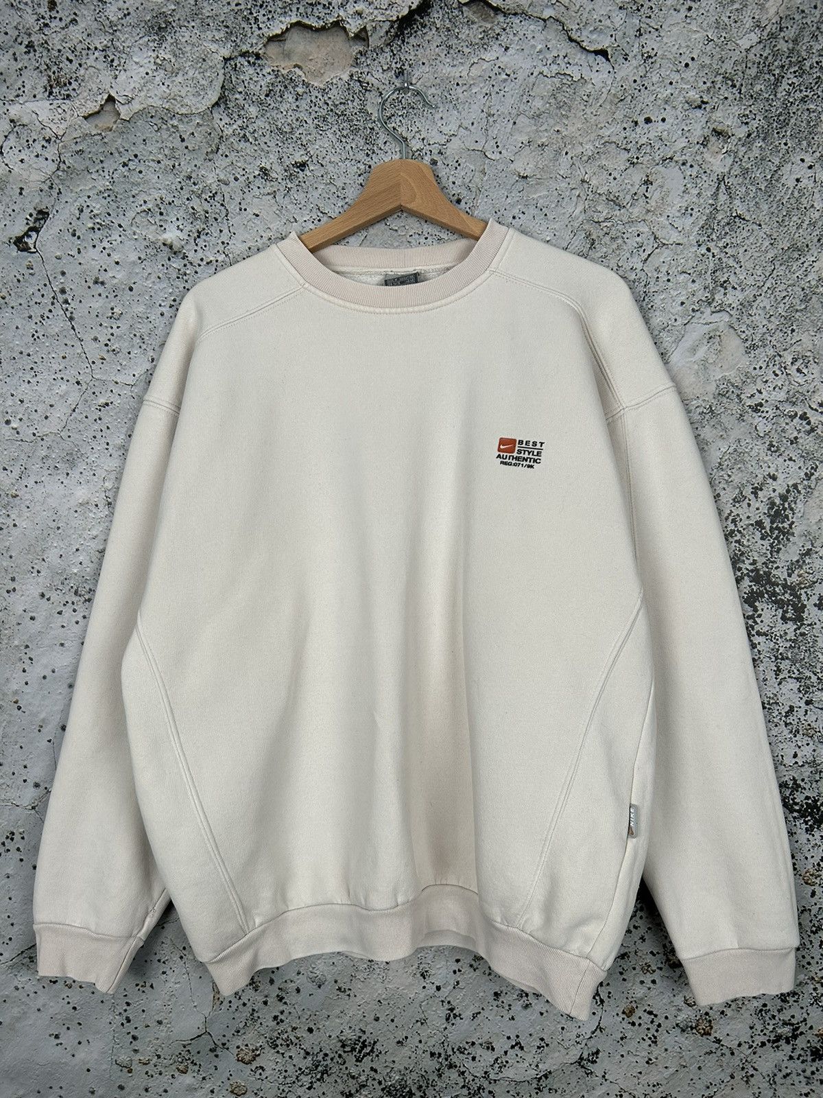 Vintage Nike Cream Boxy Crewneck Streetwear Y2K 00s Hype