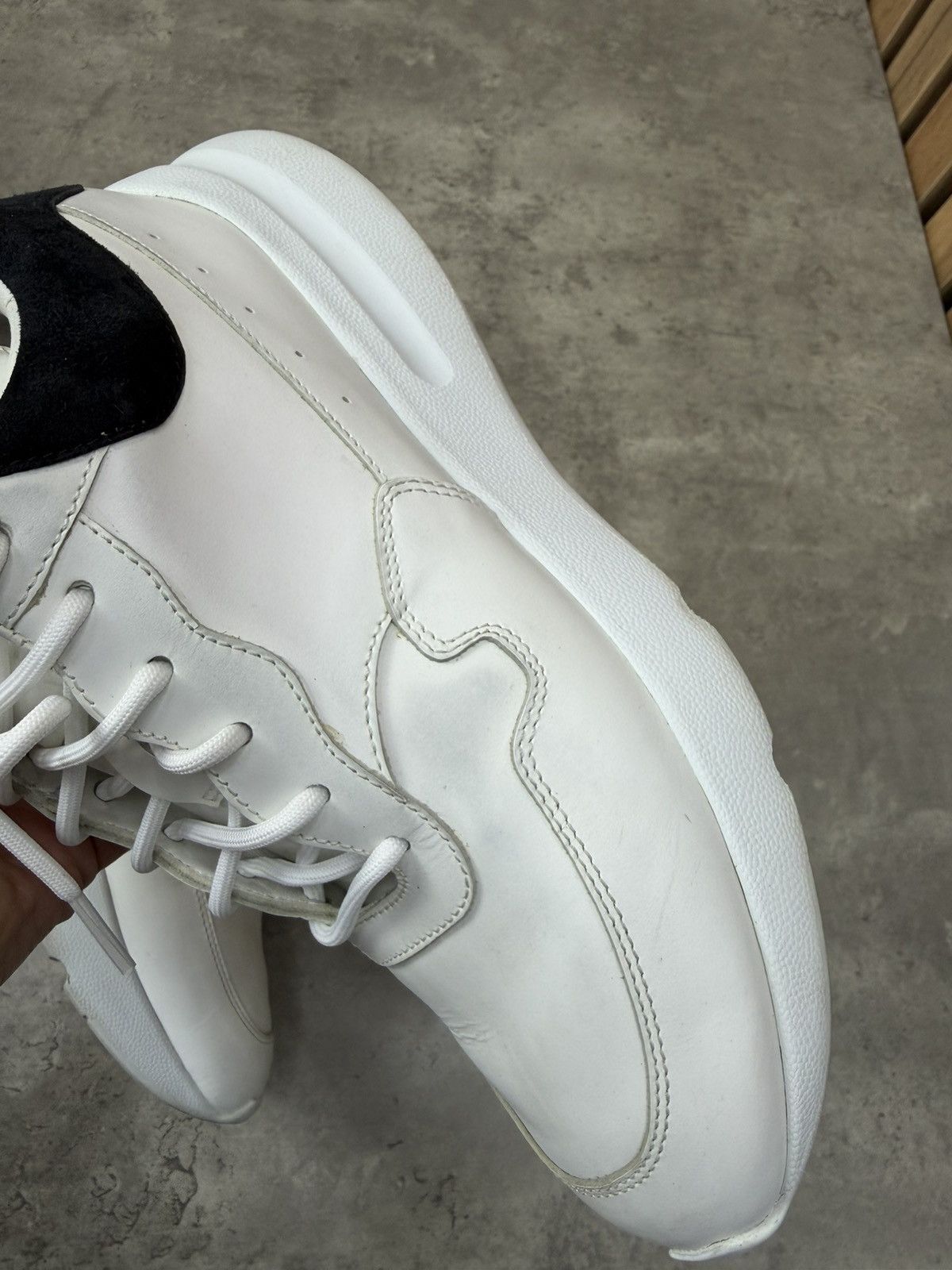 Alexander McQueen Alexander McQueen Oversized White Leather Sneakers Size 38 Size US 8 / IT 38 - 11 Thumbnail