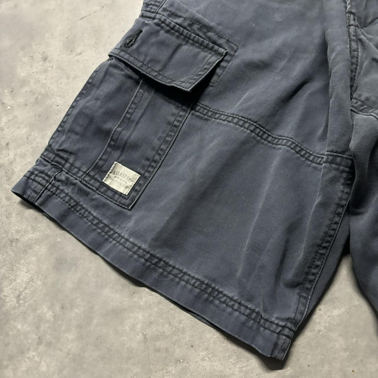 Levi's × Vintage Crazy Vintage Y2K/2000s Baggy Sunfaded Navy Blue Levis Skater Cargo Shorts! Size US 34 / EU 50 - 3 Thumbnail