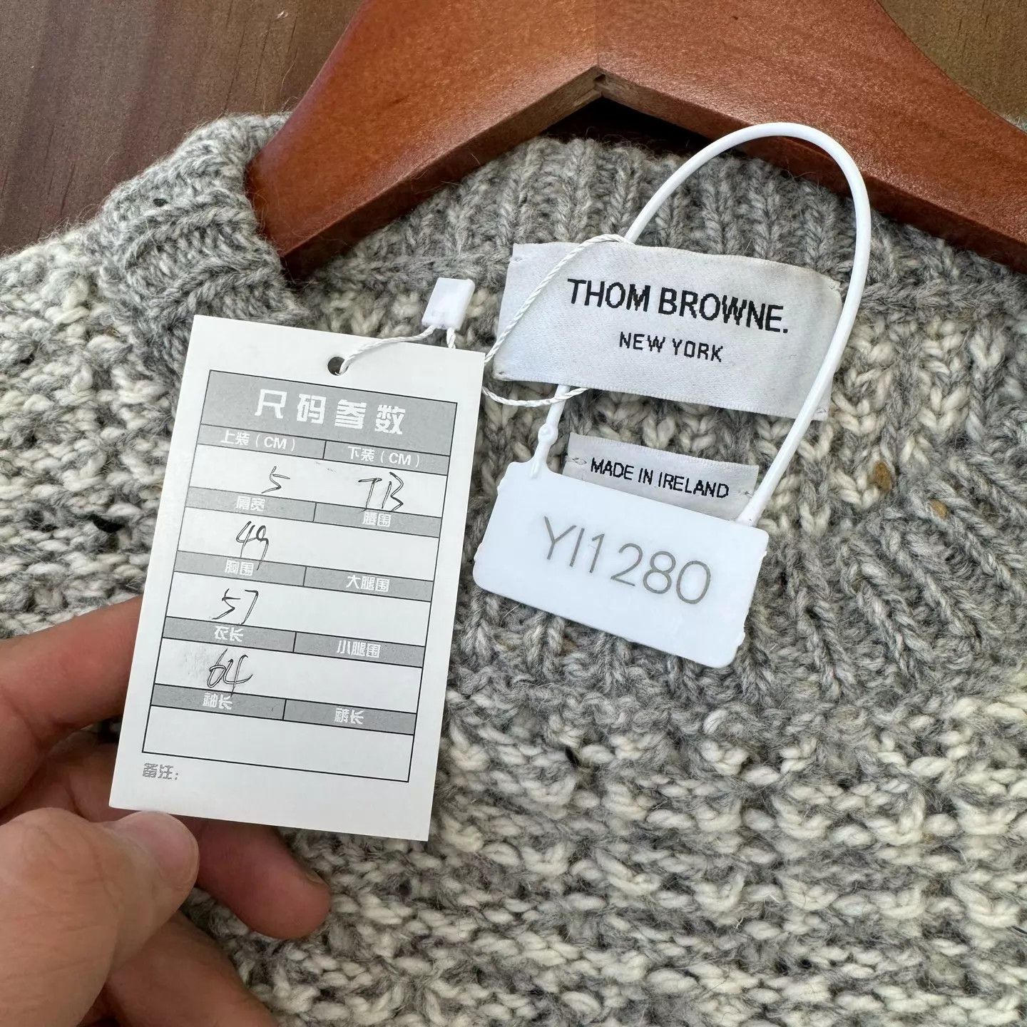 Thom Browne TB 4-Bar Gray & White Knit Sweater Size 5 Like New Size US XXL / EU 58 / 5 - 6 Thumbnail