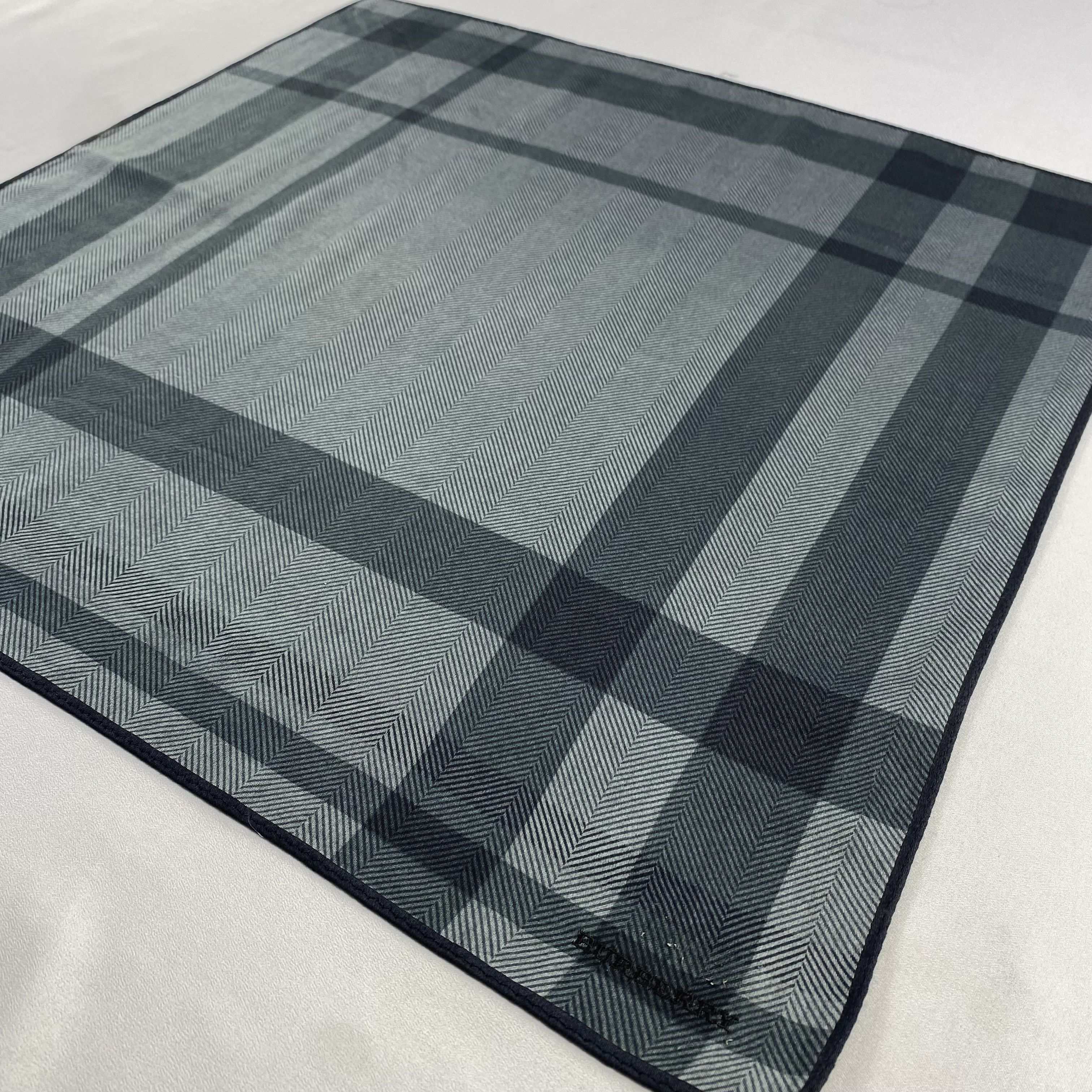 Burberry × Vintage Burberry Handkerchief / Neckerchief / Bandana-P1519 Size ONE SIZE - 2 Thumbnail