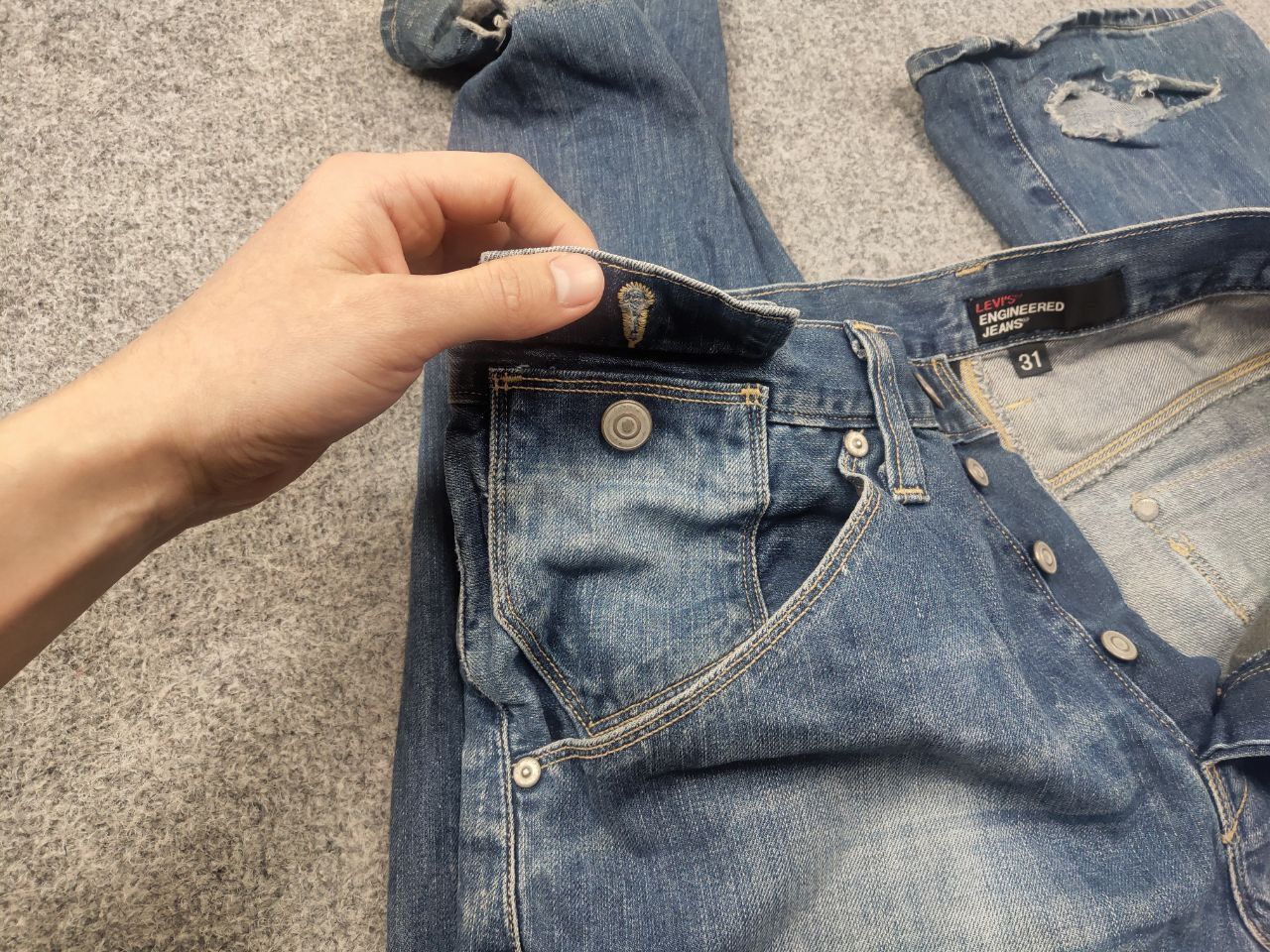 Levi's Rare Vintage 90s Levis Engineered Denim Jeans Twisted Faded Size US 32 / EU 48 - 14 Thumbnail