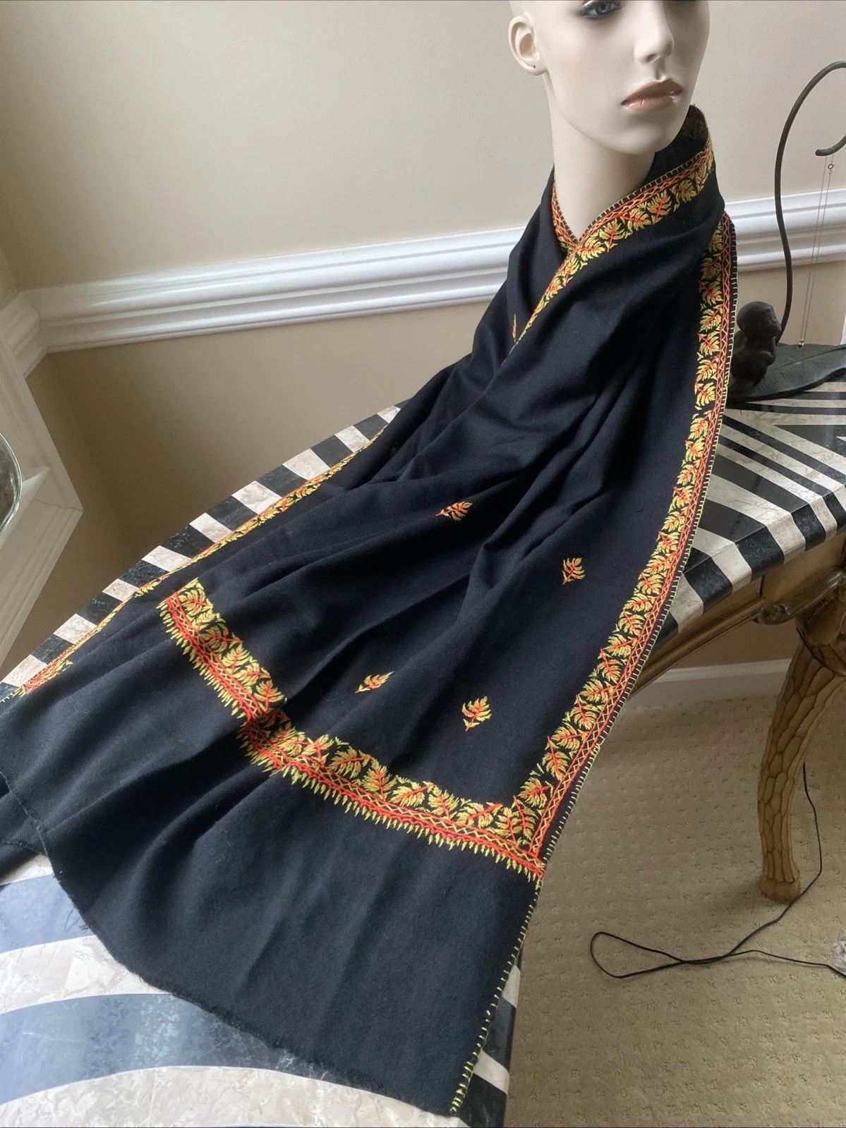 Other Vintage Virgin Wool Scarf Pashmina Black Hand Embroidered Size ONE SIZE - 5 Thumbnail