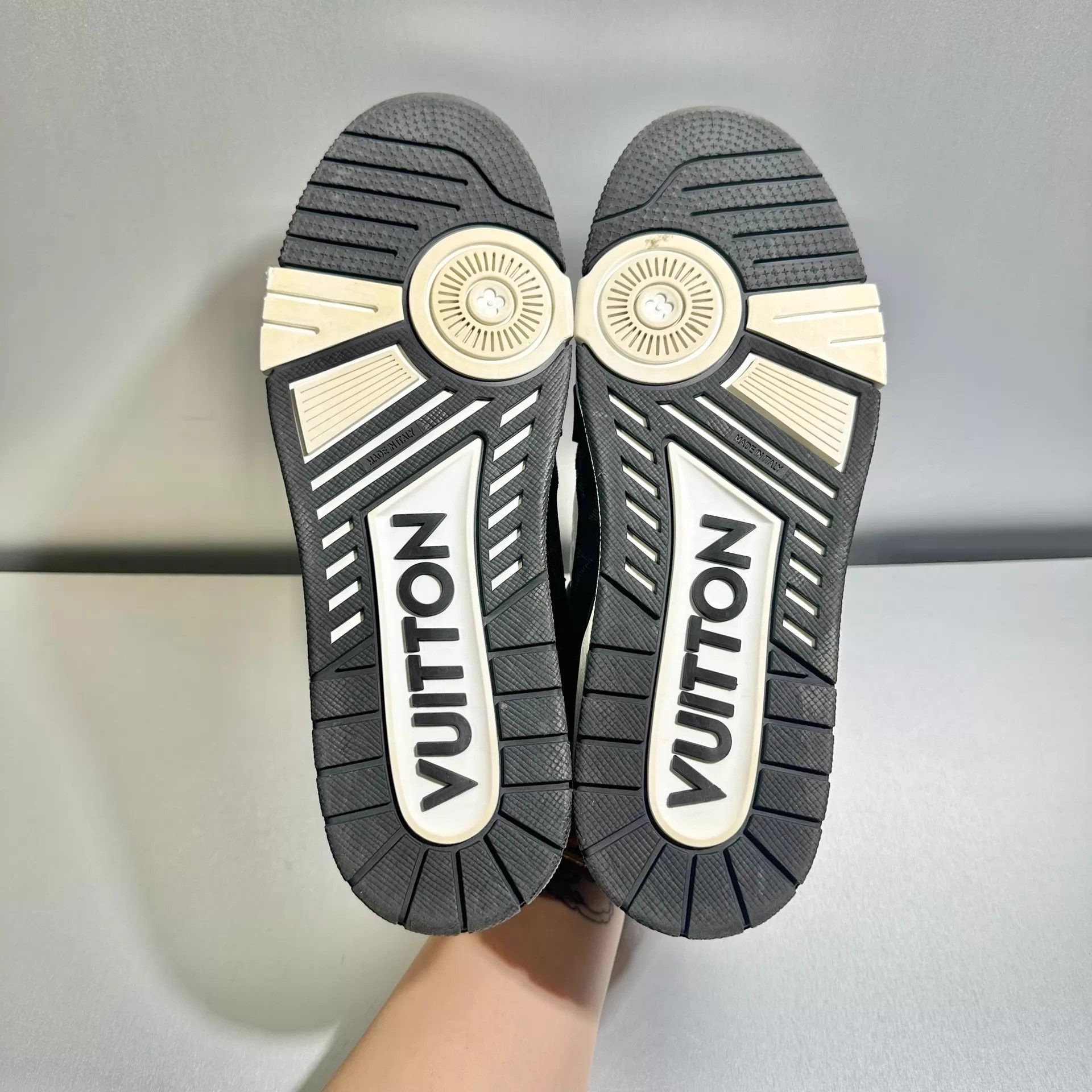 Louis Vuitton Louis Vuitton Trainer B&W Denim 8/42 Worn once Size US 9 / EU 42 - 7 Thumbnail