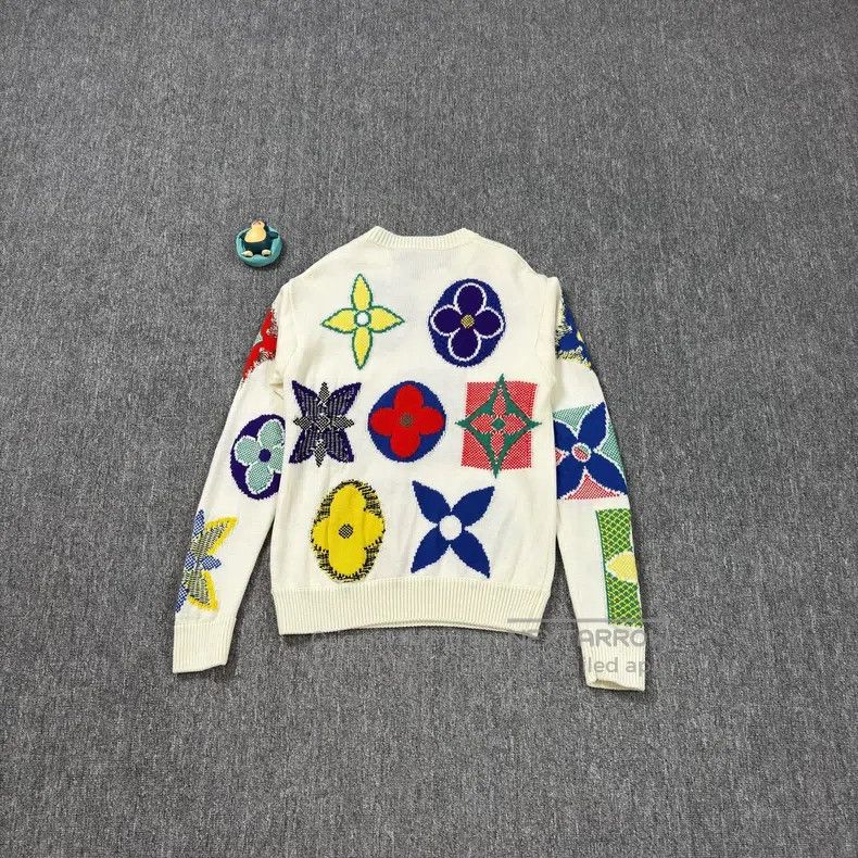 Louis Vuitton Louis Vuitton White three-flower full-print sweater Size US M / EU 48-50 / 2 - 2 Thumbnail