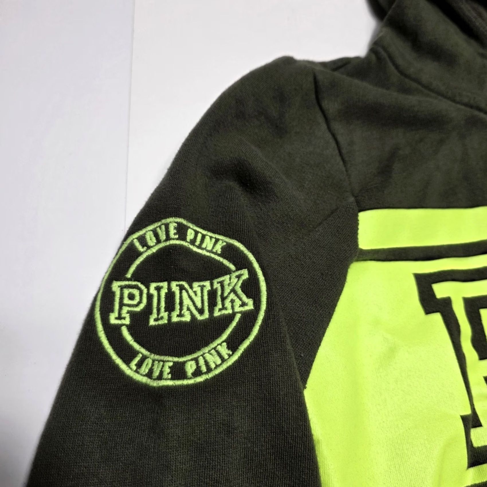 Victoria's Secret VINTAGE? No. Victoria's Secret PINK Army Green 1/2 Zip Hoodie Sweatshirt XS Women Pullover Long Sleeve Activewear Casual Boys? Size XS / US 0-2 / IT 36-38 - 3 Thumbnail