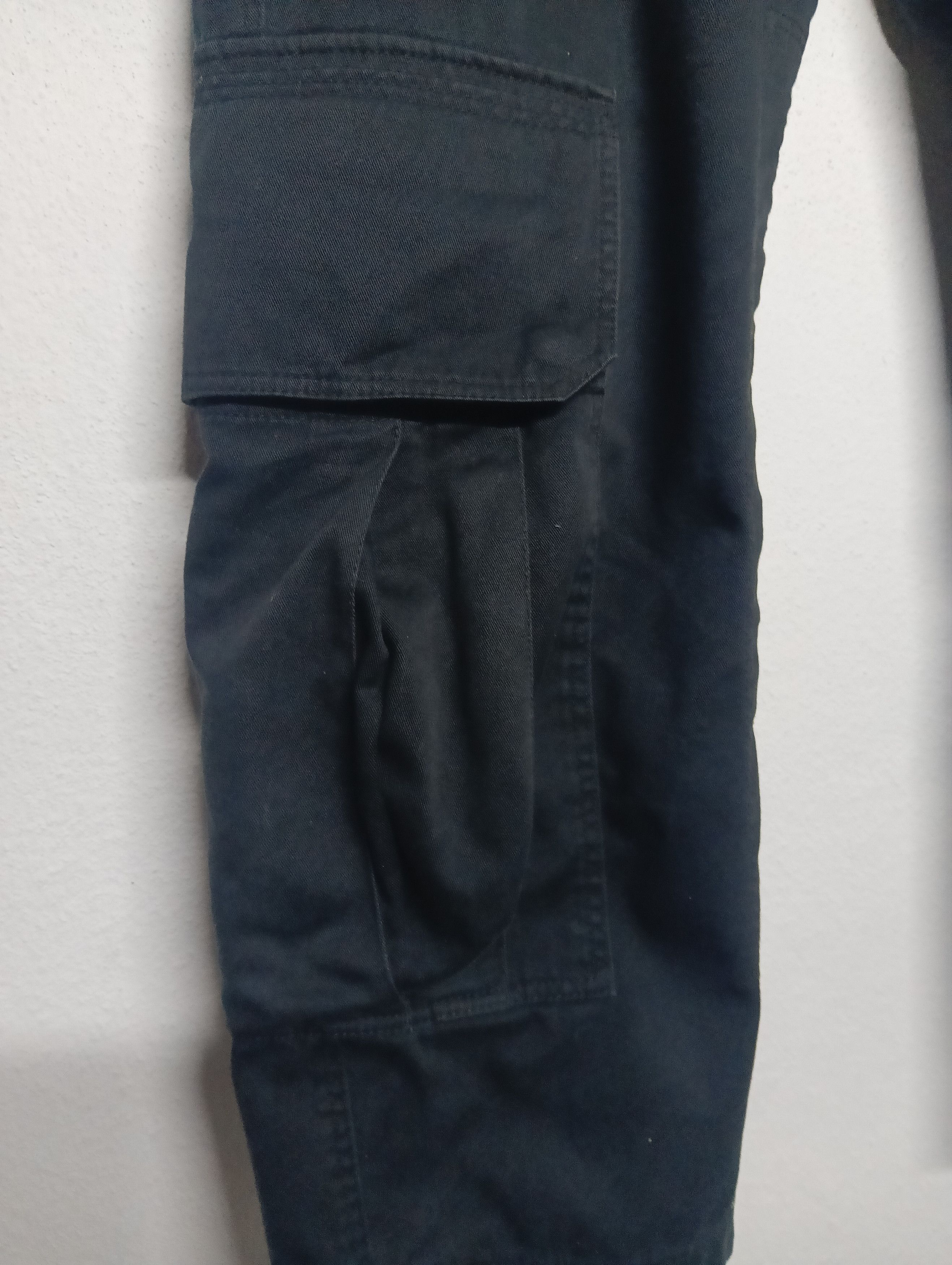 Black Barrett × Neil Barrett black barrett by neil barrett tactical cargo 3/4 pants Size US 32 / EU 48 - 5 Thumbnail