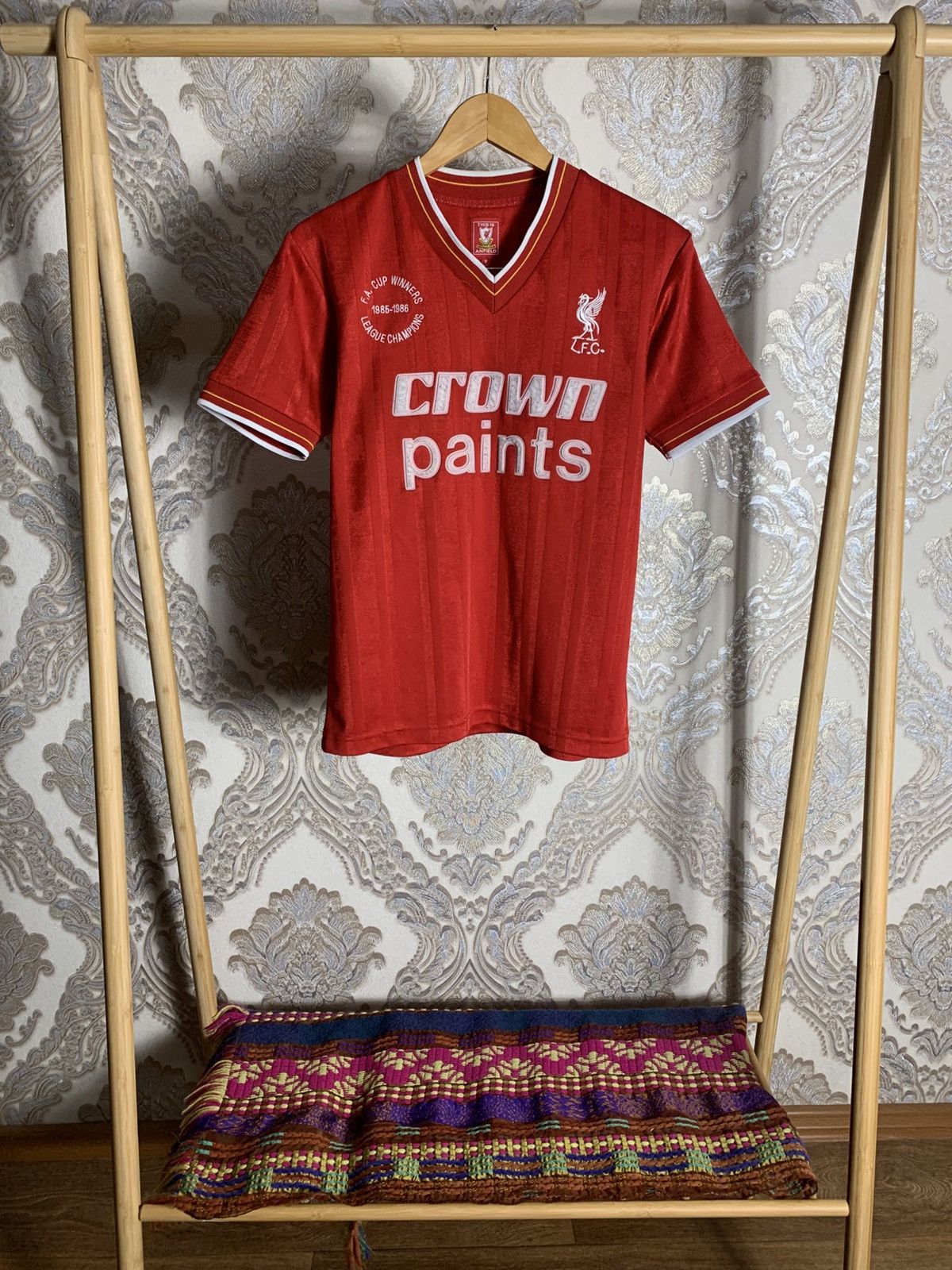 Vintage VERY RARE FC LIVERPOOL ENGLAND RETRO SOCCER JERSEY Y2K 90s Size US S / EU 44-46 / 1 - 1 Thumbnail