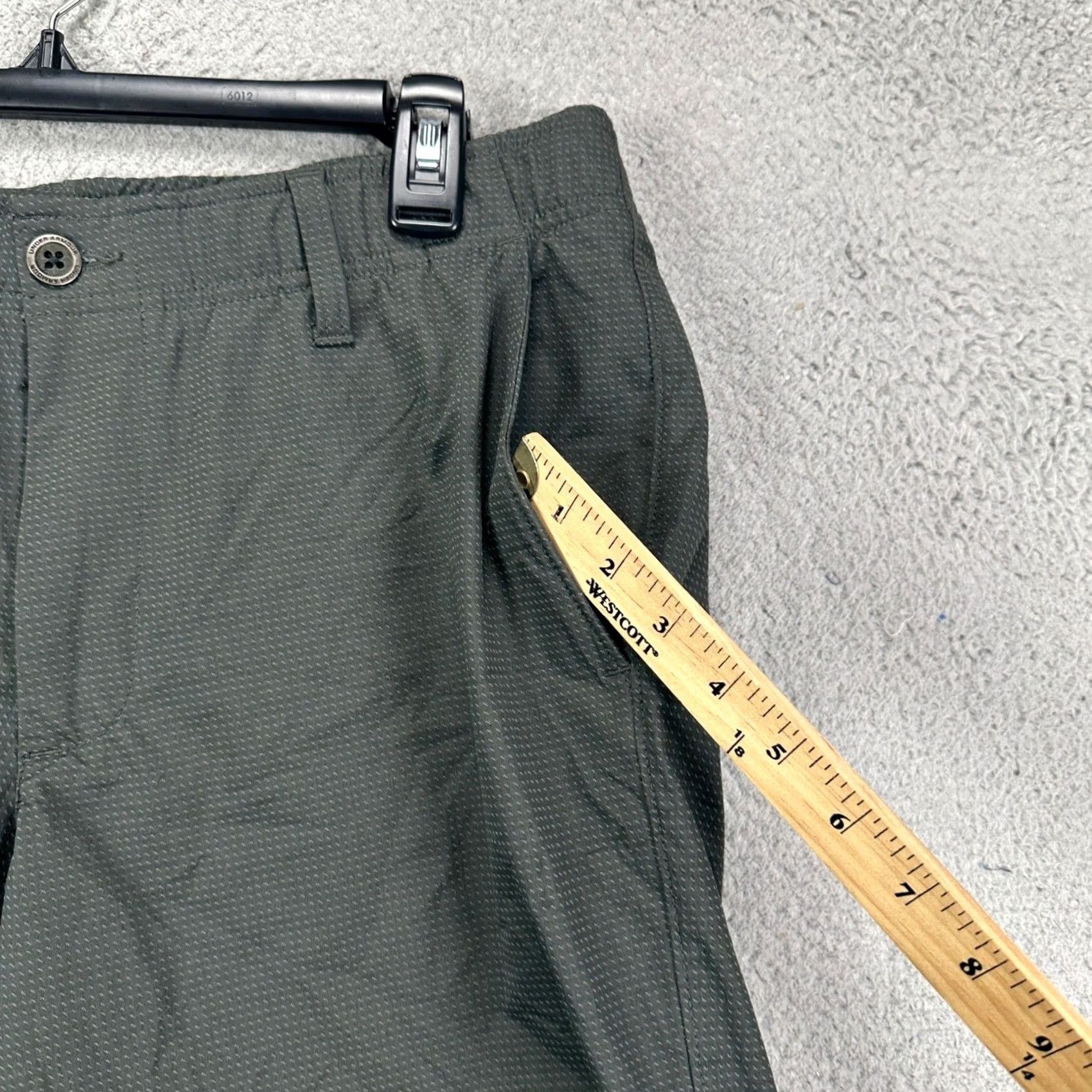 Under Armour Under Armour Shorts Chino Golf Mens 34 Dark Green Performance Stretch Flat Front Regular Inseam 7.5 in Retro Geometric Pockets Mens Clothing Size US 36 / EU 52 - 5 Thumbnail