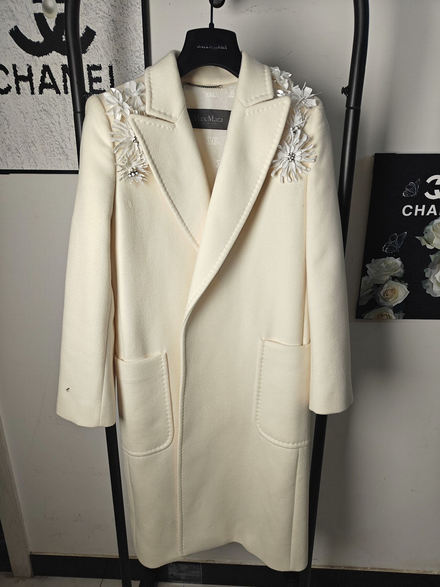 Max Mara Max Mara White Coat M Women Size M / US 6-8 / IT 42-44 - 1 Thumbnail