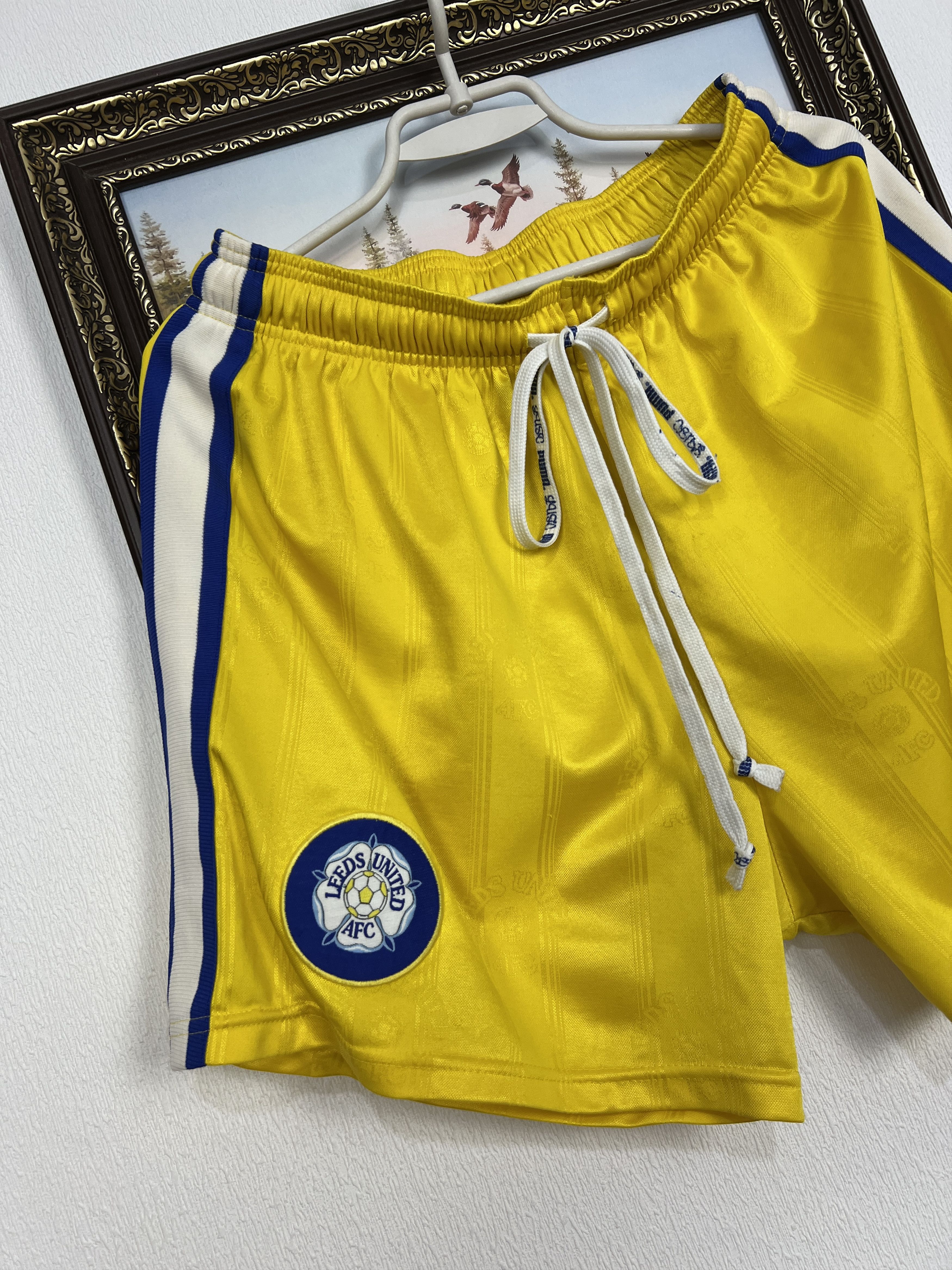 Puma Vintage 90's Puma Leeds United Football Shorts Soccer XL Size US 36 / EU 52 - 3 Thumbnail