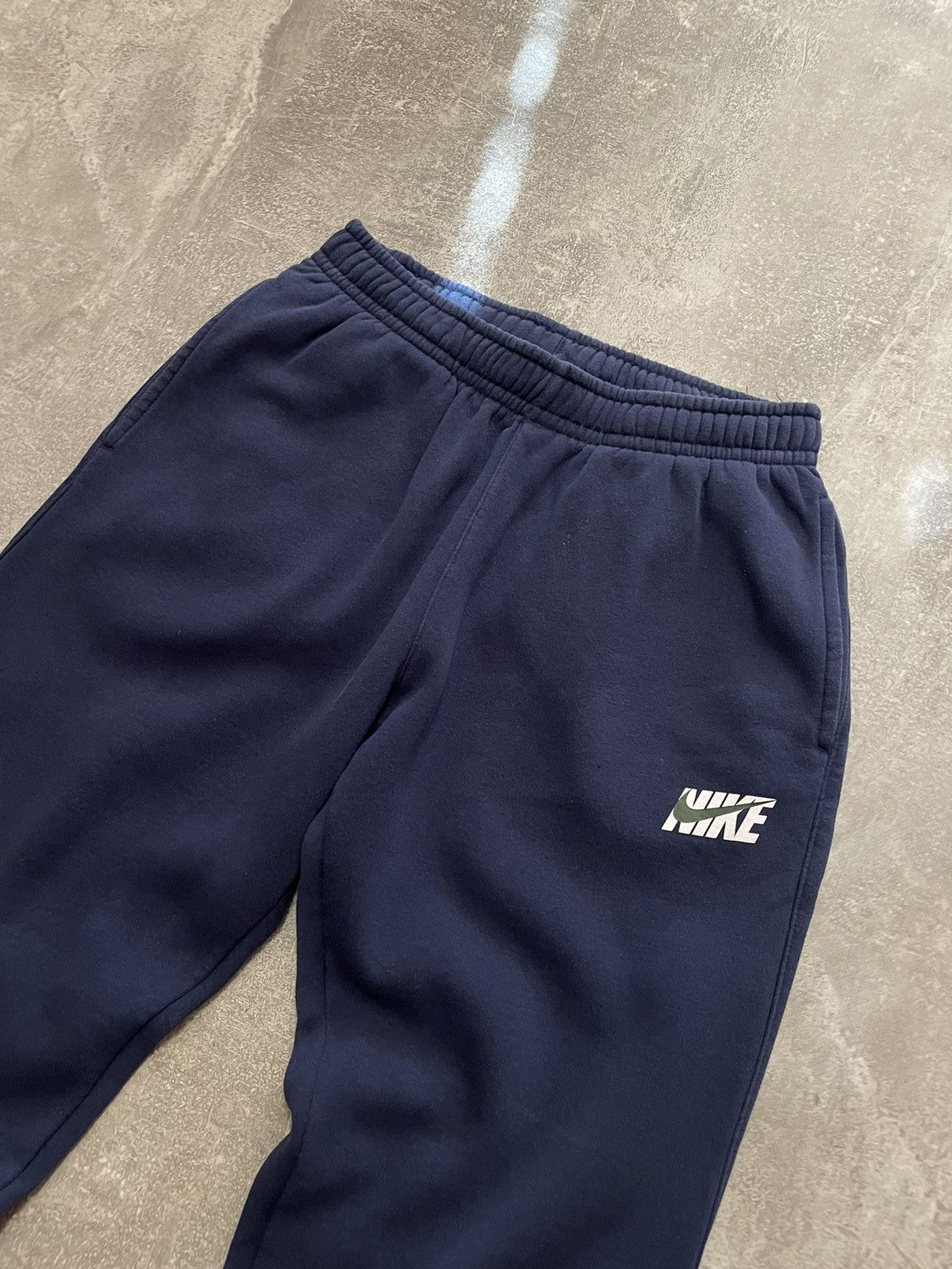Nike Vintage Nike Sweatpants Size US 32 / EU 48 - 2 Thumbnail