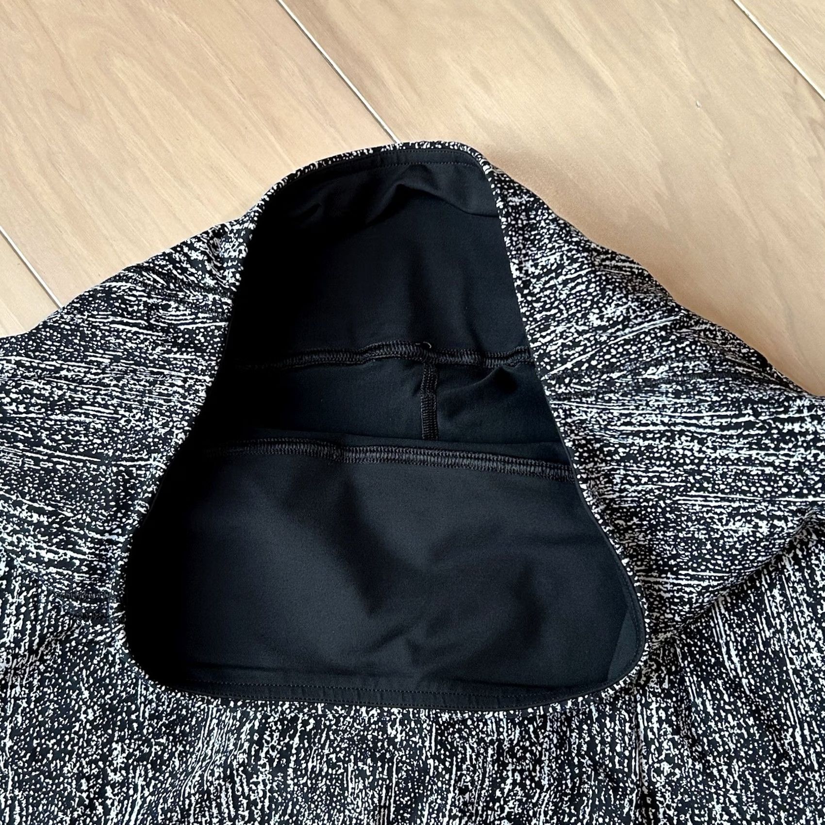 Lululemon Lululemon Lost in Pace Skirt Air Time White Black Women’s 10 Athletic Pockets Short Geometric Urban Athleisure 33-36 Waist Mens? Womens? Size 32" / US 10 / IT 46 - 4 Thumbnail