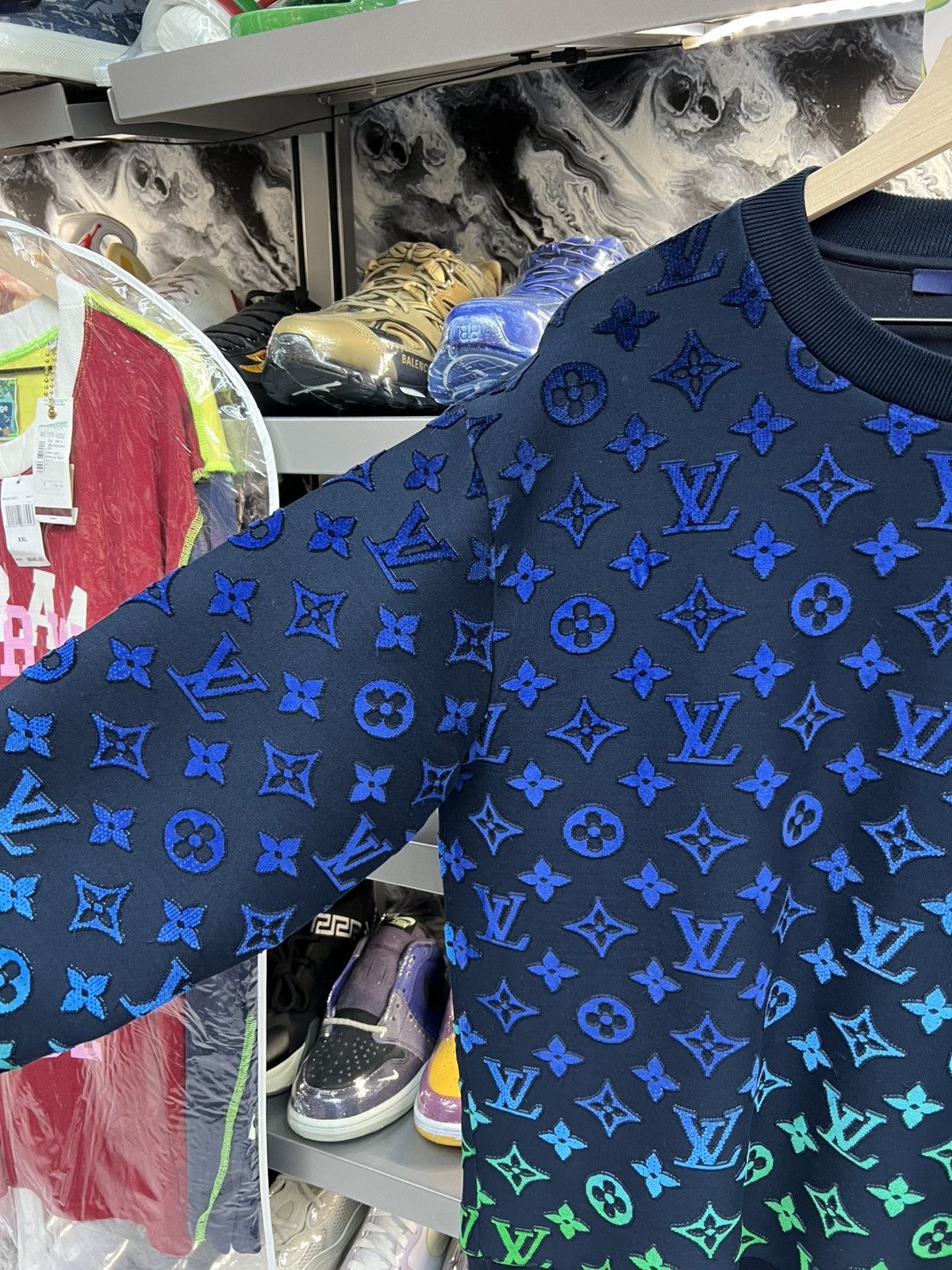 Louis Vuitton Louis Vuitton Multicolor Gradient Crewneck Size US XL / EU 56 / 4 - 3 Thumbnail