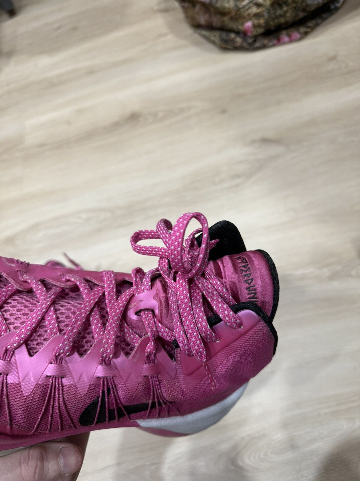 Nike Nike Hyperdunk 2013 Pink Breast Cancer Awareness Size US 12 / EU 45 - 8 Thumbnail