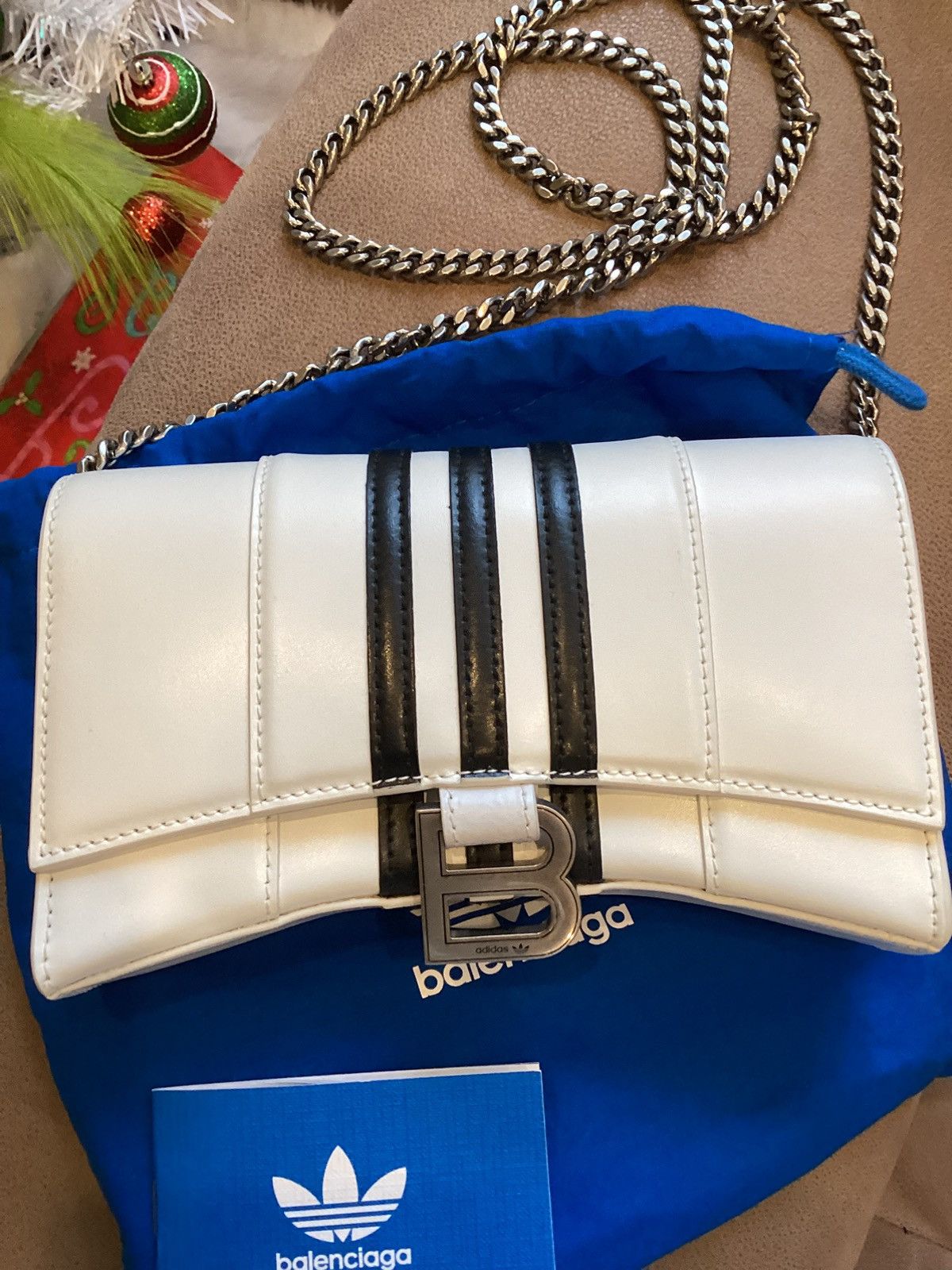 Balenciaga Balenciaga x adidas White Leather Chain Wallet / Mini Bag Size ONE SIZE - 3 Thumbnail