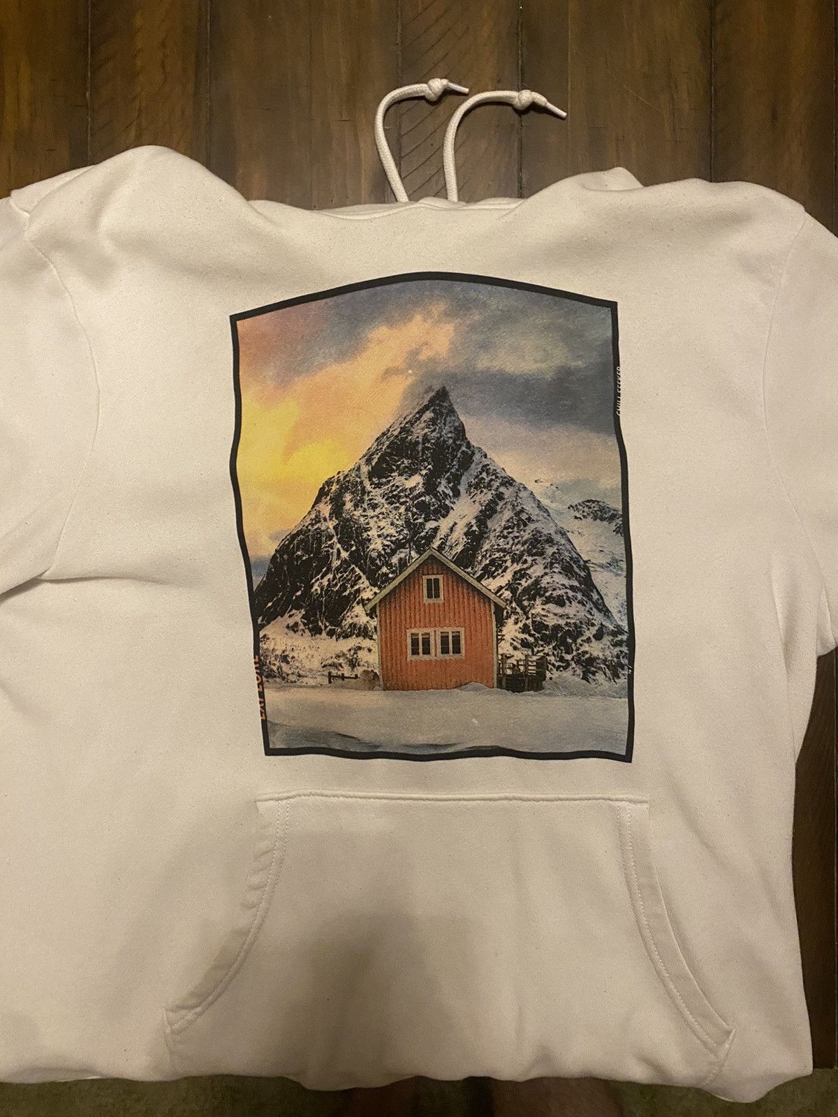 Old Navy White Hoodie ft. Winter Cabin Size US XL / EU 56 / 4 - 1 Thumbnail