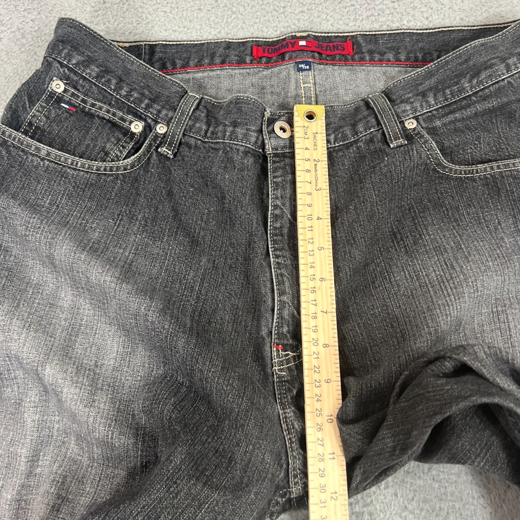 Tommy Hilfiger VINTAGE Tommy Hilfiger Jeans Men's Wide-Leg Denim Pants Size 38x32 Black Y2K Size US 38 / EU 54 - 4 Thumbnail