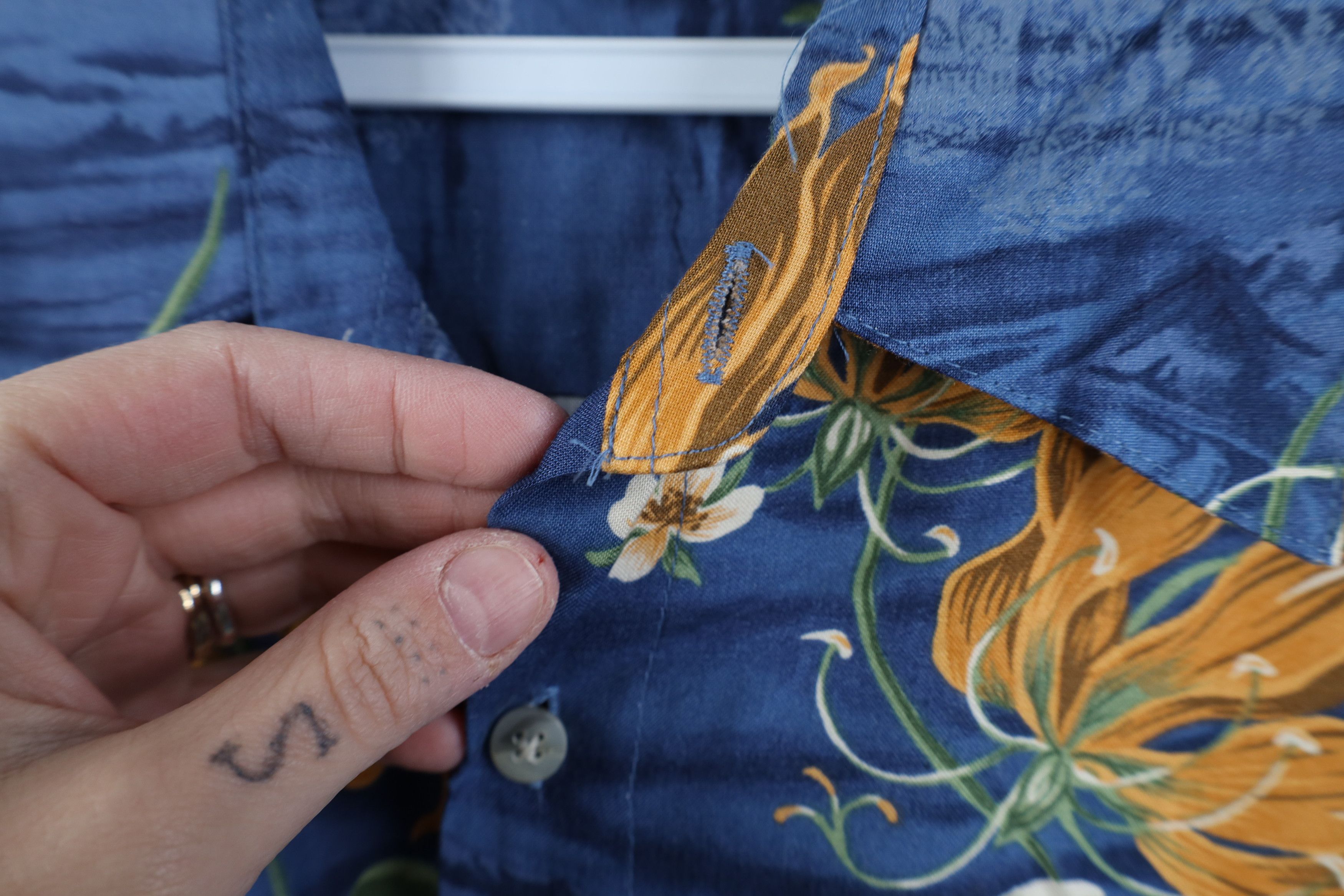 Vintage Vintage 90s Streetwear Gabardine Hawaiian Button Shirt Size US M / EU 48-50 / 2 - 7 Thumbnail