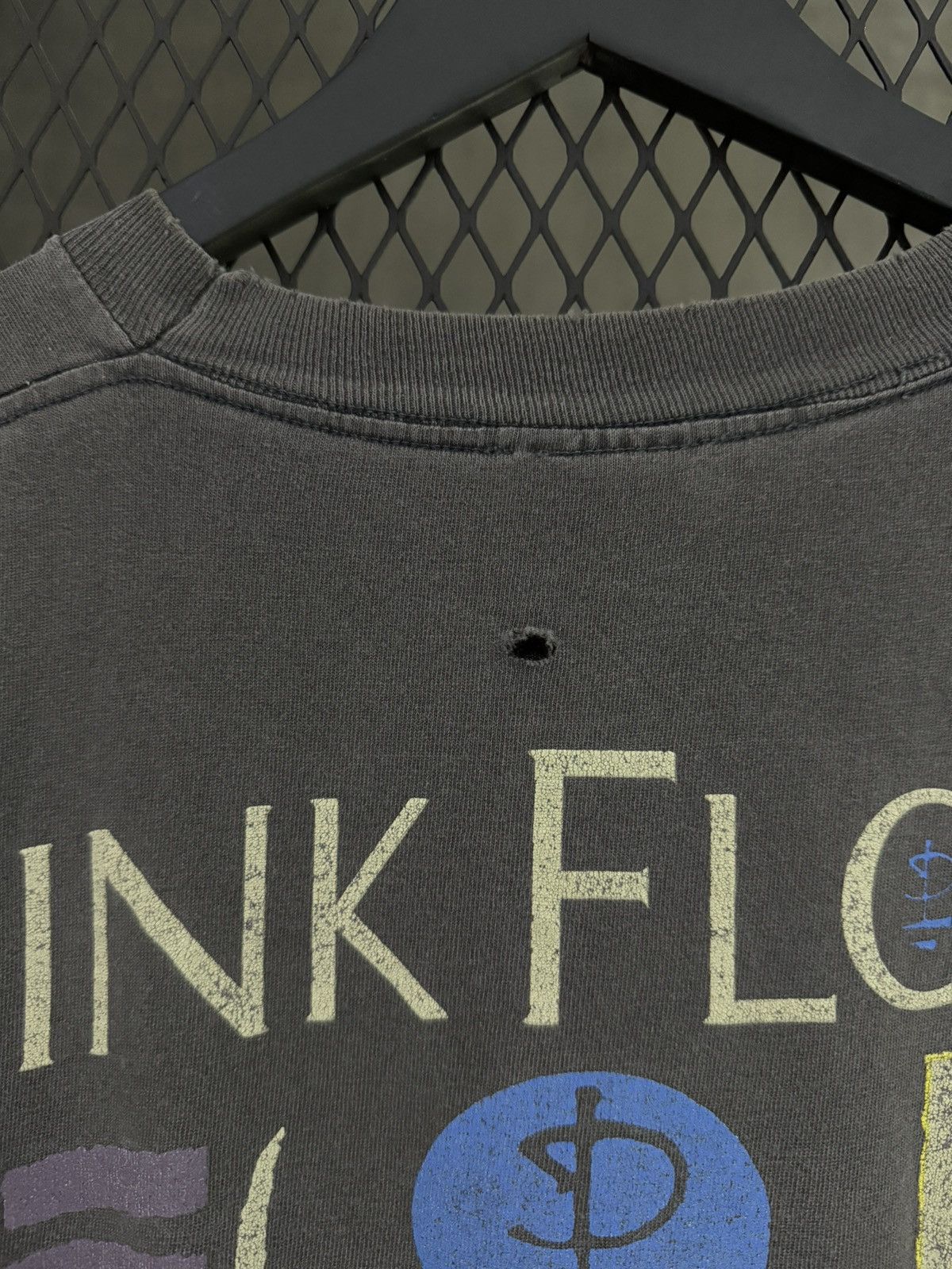 Band Tees × Pink Floyd × Vintage Vintage 1994 Pink Floyd Division Bell Distressed and Faded Size US XL / EU 56 / 4 - 5 Thumbnail