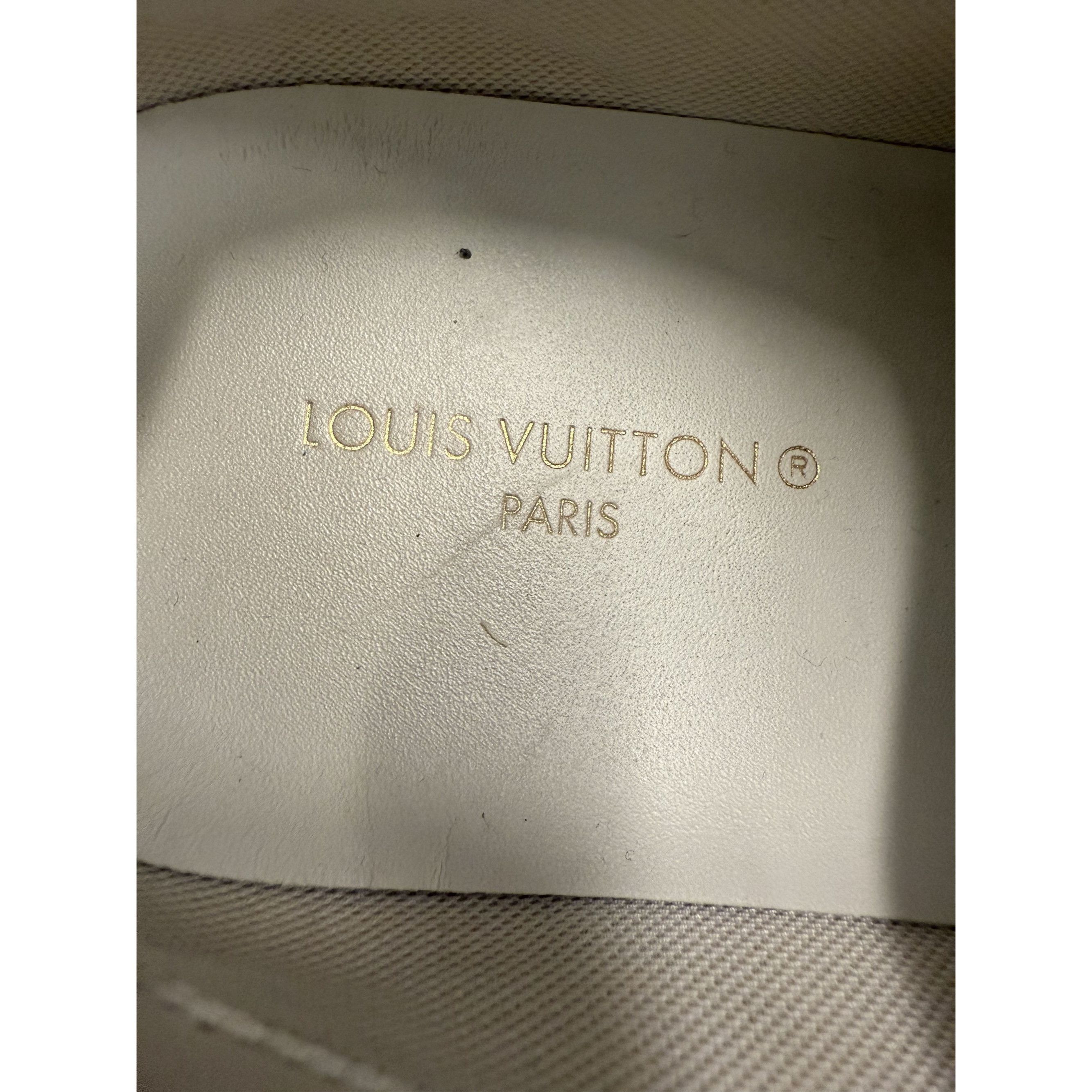 Louis Vuitton Louis Vuitton Womens White Embossed Leather Sneakers Size 8 Size US 8 / EU 41 - 11 Thumbnail